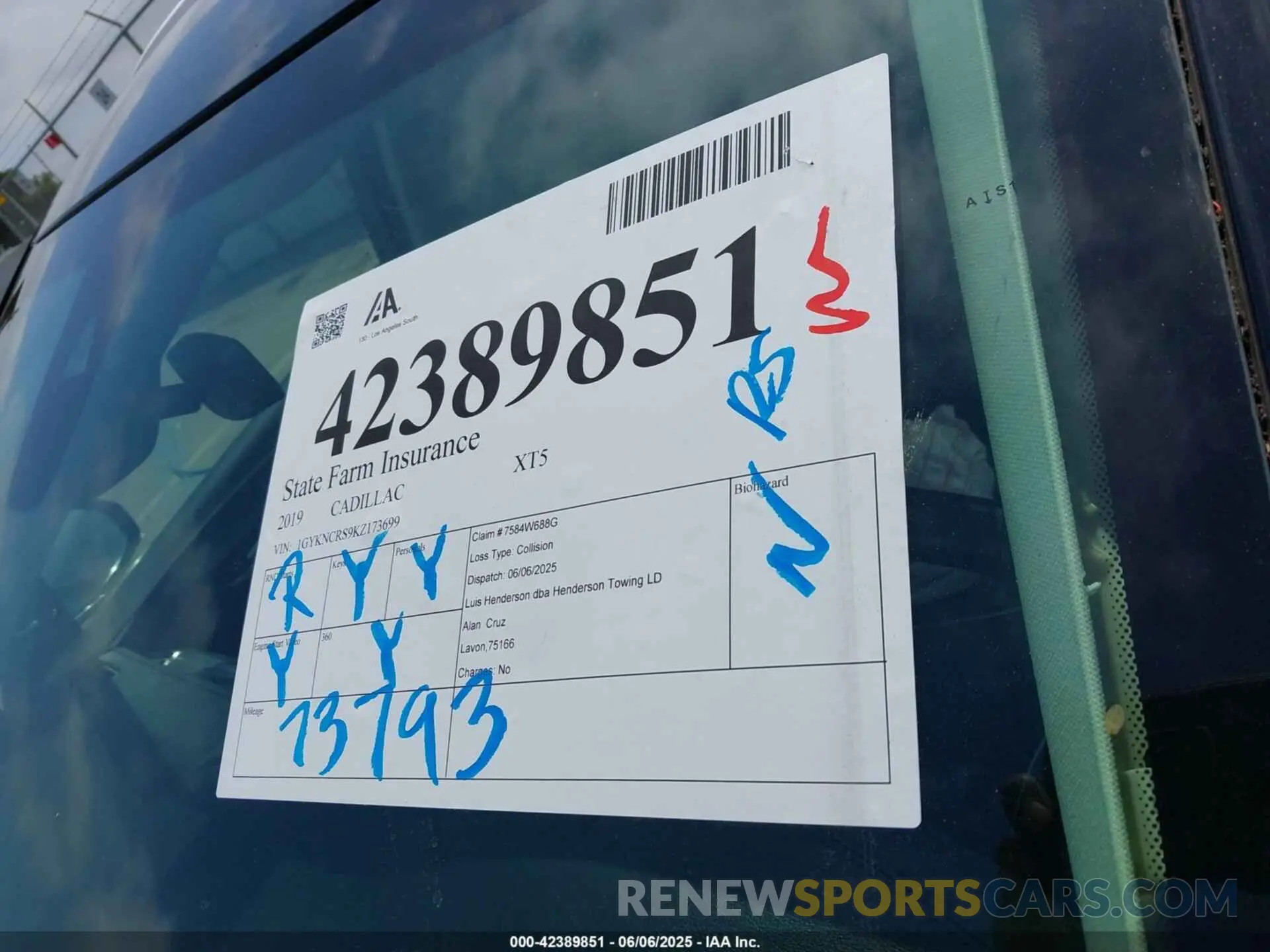 18 Photograph of a damaged car 1GYKNCRS9KZ173699 CADILLAC XT5 2019