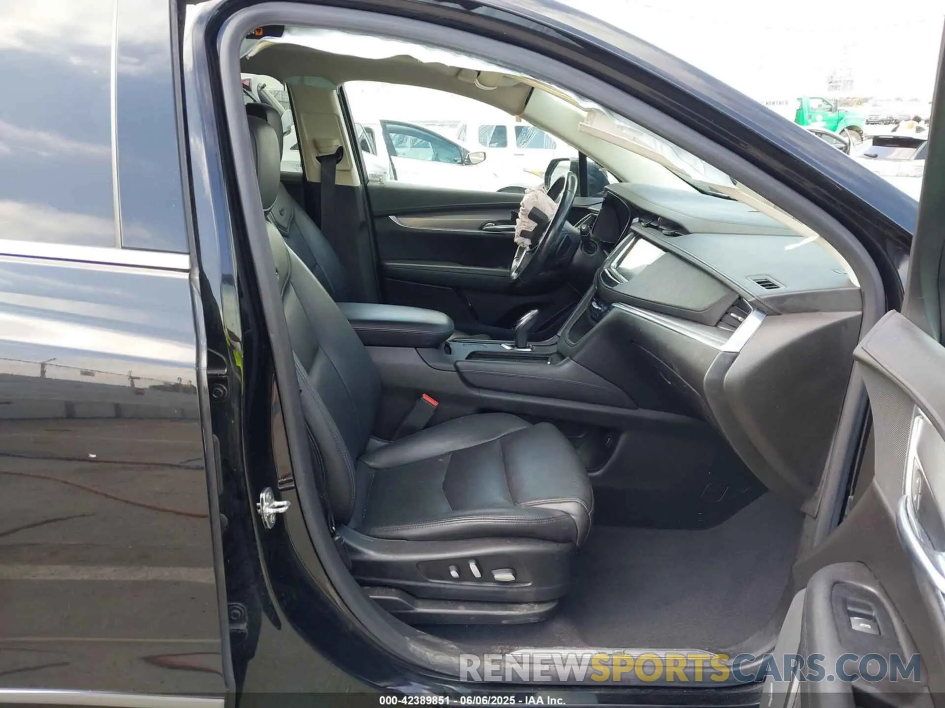 5 Photograph of a damaged car 1GYKNCRS9KZ173699 CADILLAC XT5 2019
