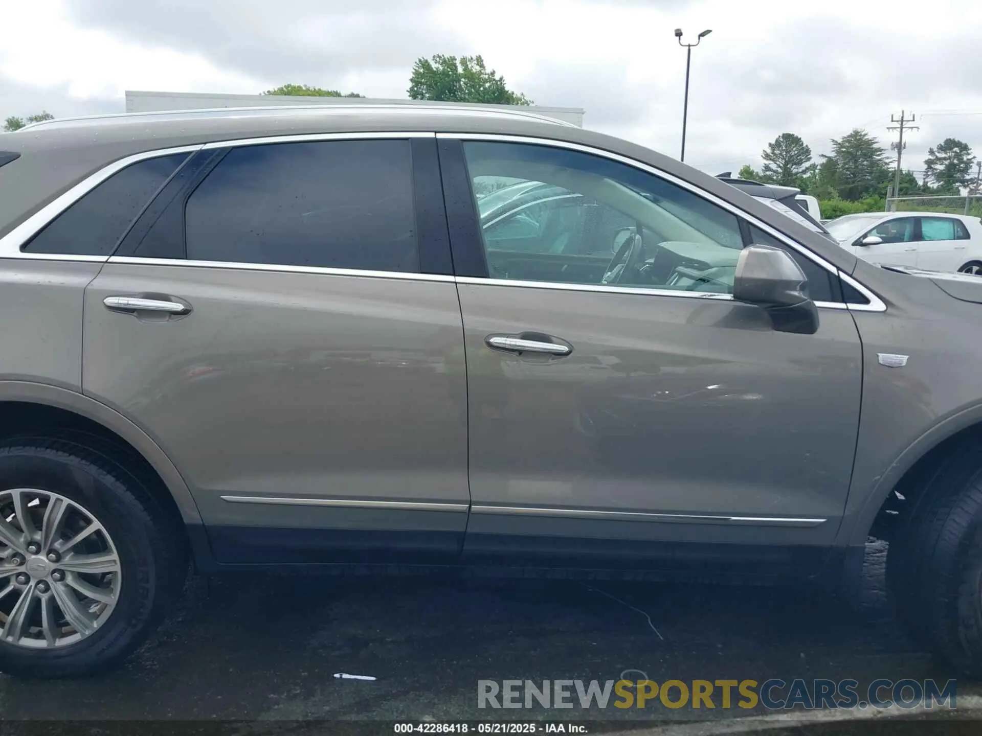 14 Photograph of a damaged car 1GYKNCRS9KZ198215 CADILLAC XT5 2019