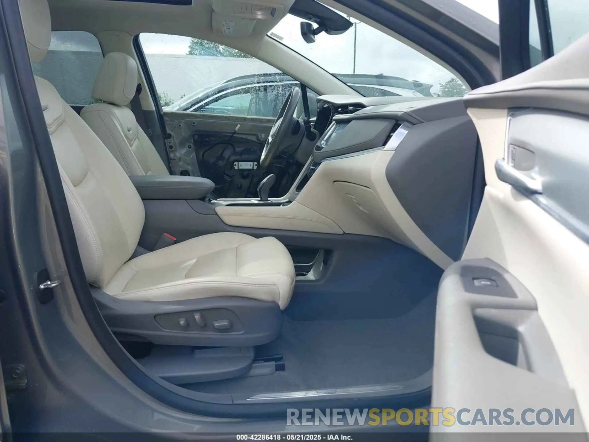 5 Photograph of a damaged car 1GYKNCRS9KZ198215 CADILLAC XT5 2019