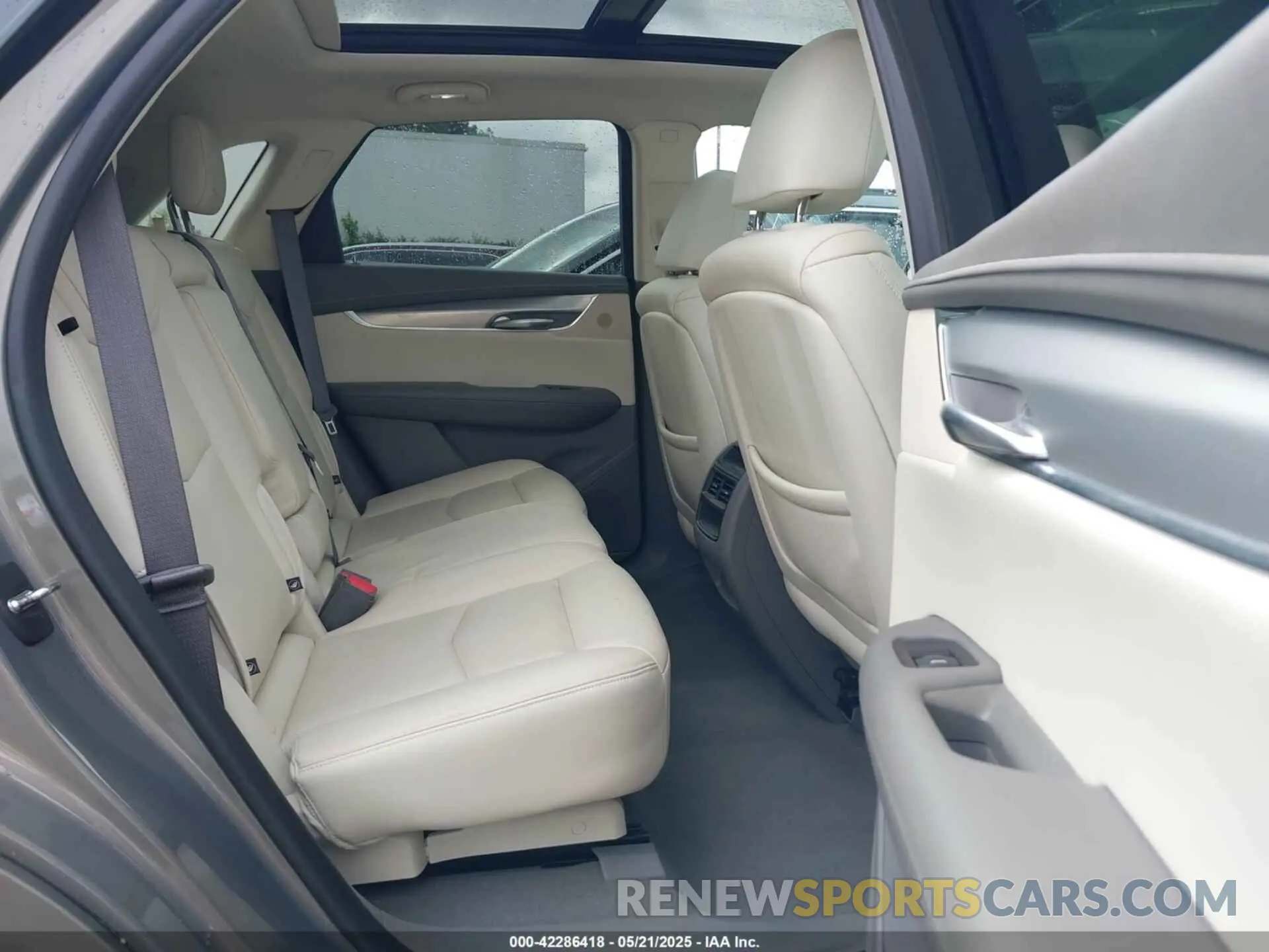 8 Photograph of a damaged car 1GYKNCRS9KZ198215 CADILLAC XT5 2019