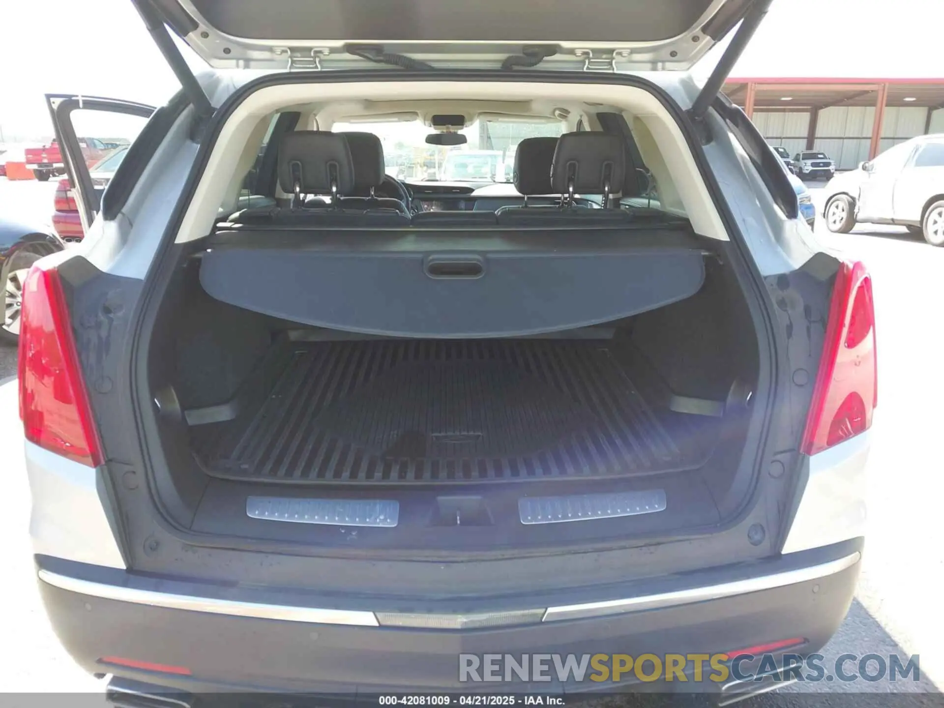 17 Photograph of a damaged car 1GYKNCRSXKZ100325 CADILLAC XT5 2019