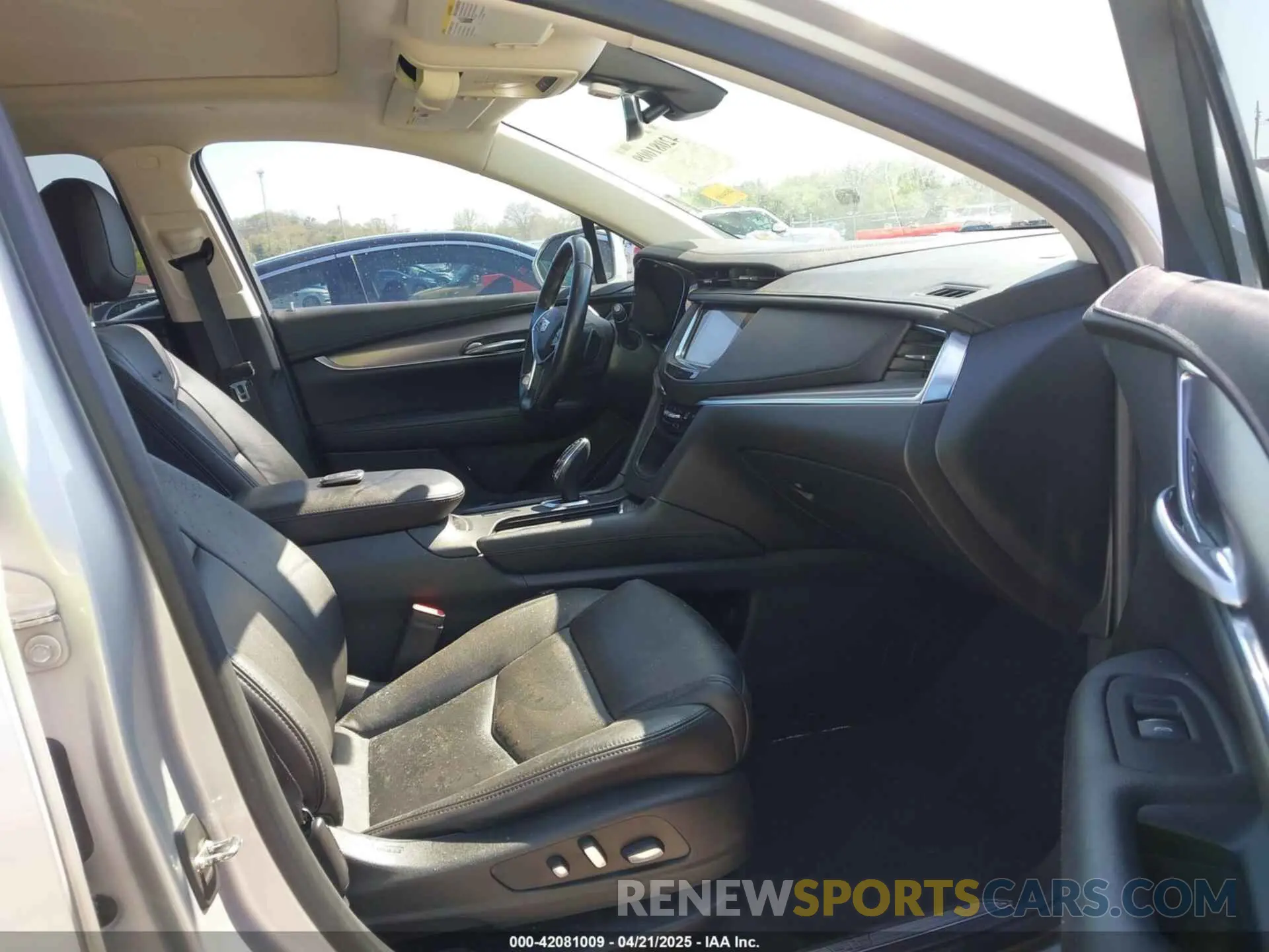 5 Photograph of a damaged car 1GYKNCRSXKZ100325 CADILLAC XT5 2019