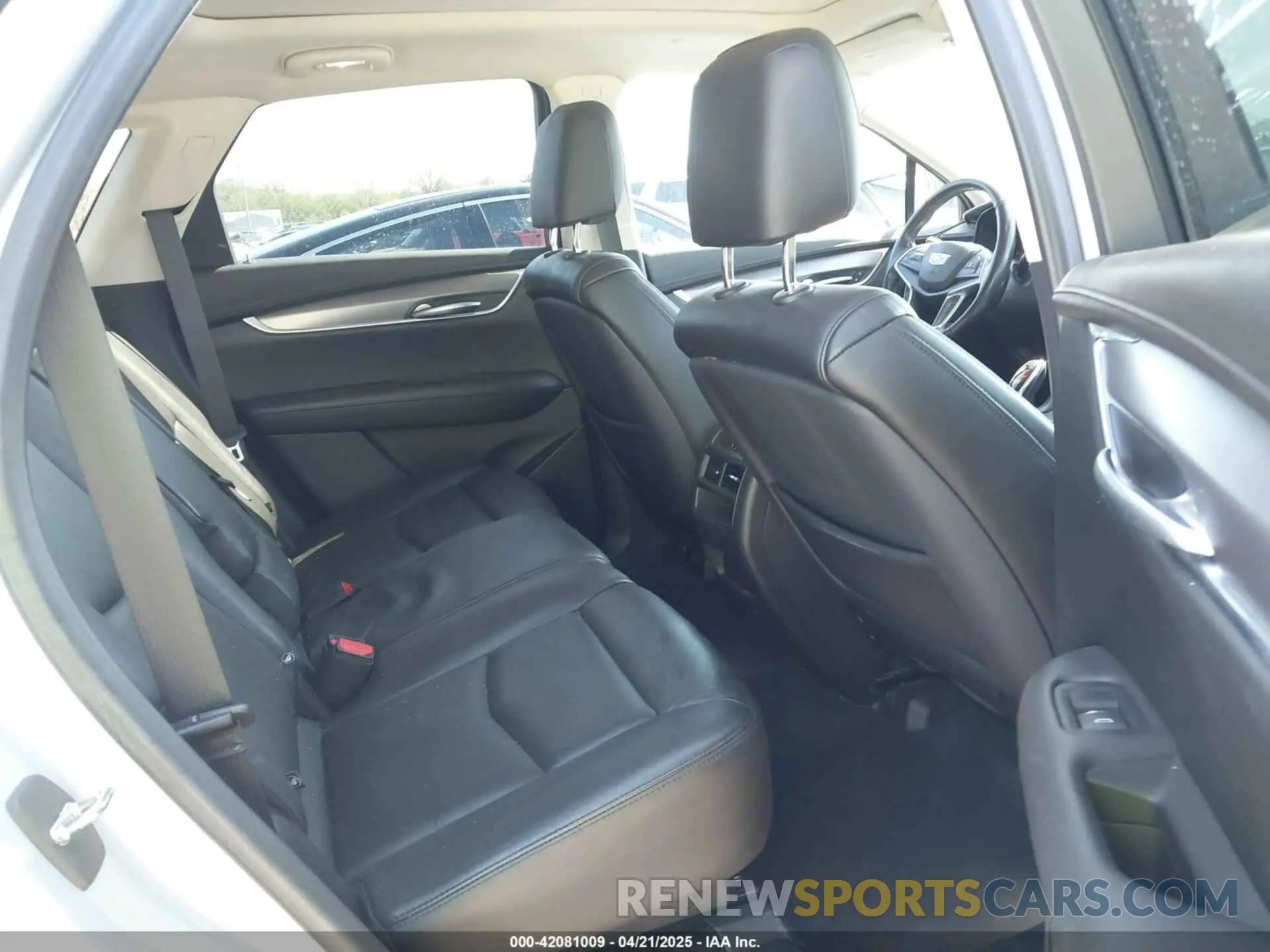 8 Photograph of a damaged car 1GYKNCRSXKZ100325 CADILLAC XT5 2019