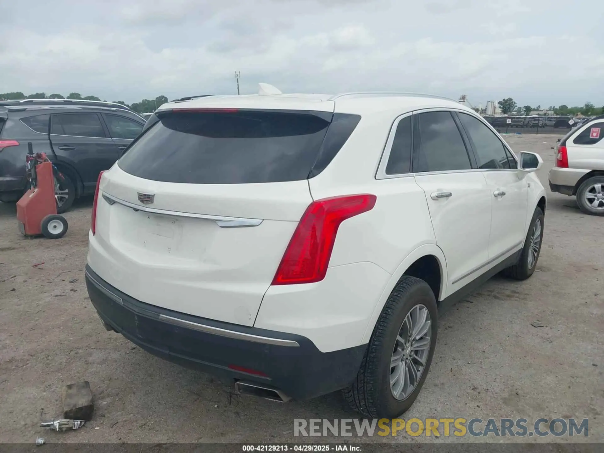 4 Photograph of a damaged car 1GYKNCRSXKZ286643 CADILLAC XT5 2019