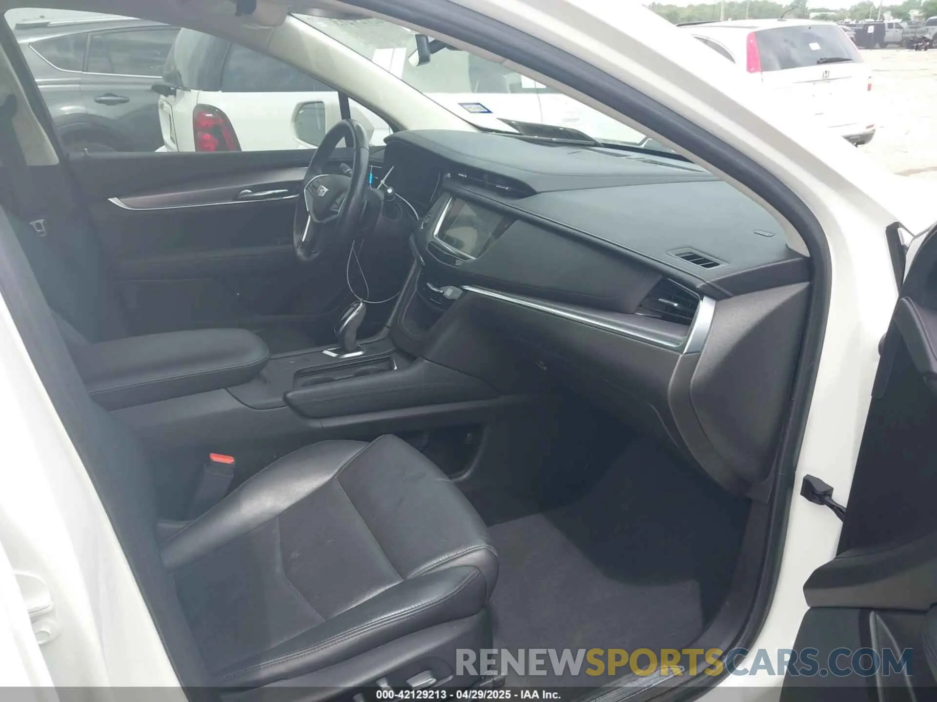 5 Photograph of a damaged car 1GYKNCRSXKZ286643 CADILLAC XT5 2019