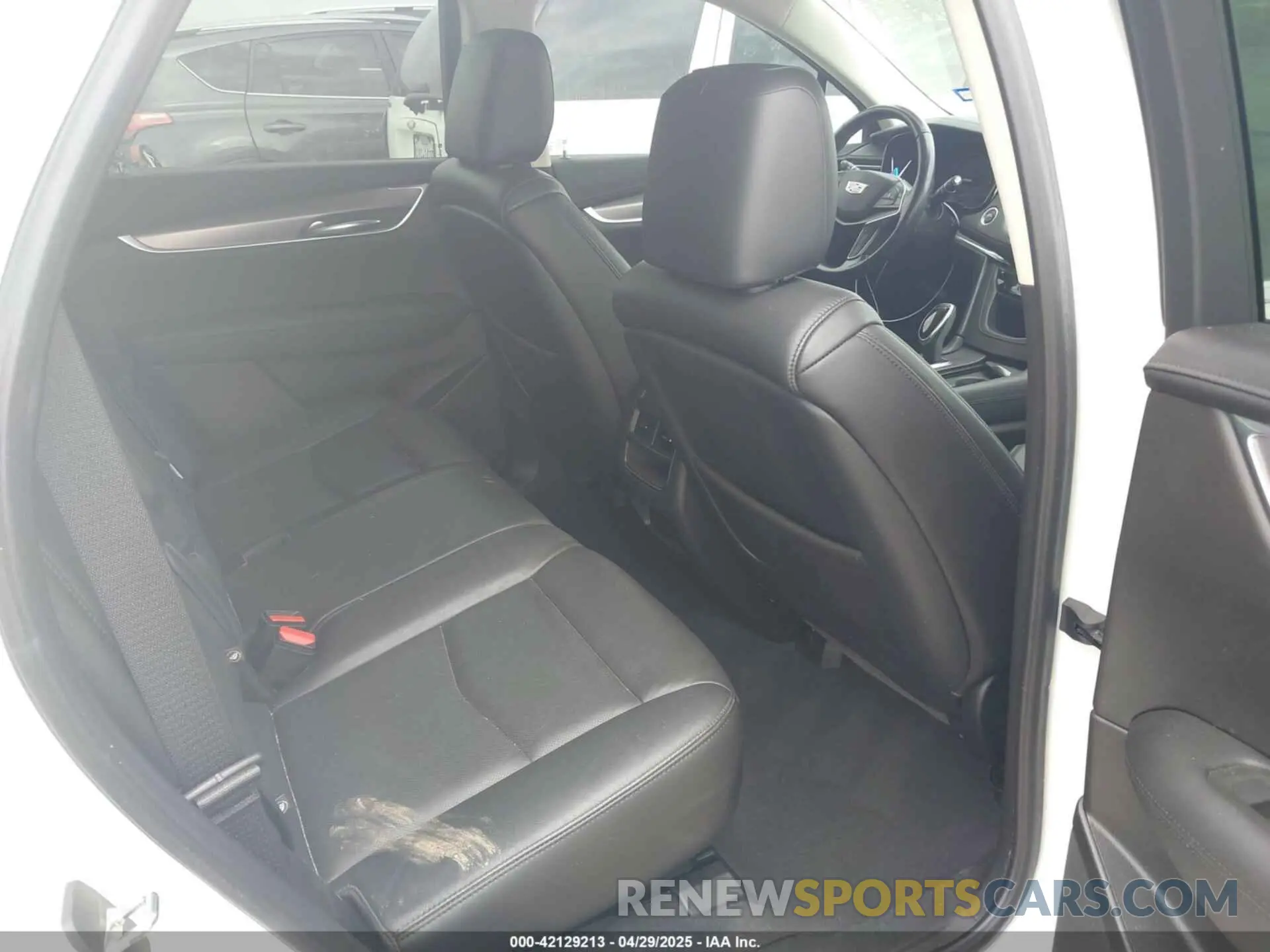 8 Photograph of a damaged car 1GYKNCRSXKZ286643 CADILLAC XT5 2019