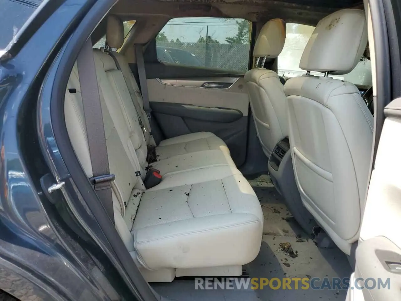 11 Photograph of a damaged car 1GYKNDRS1KZ135082 CADILLAC XT5 2019