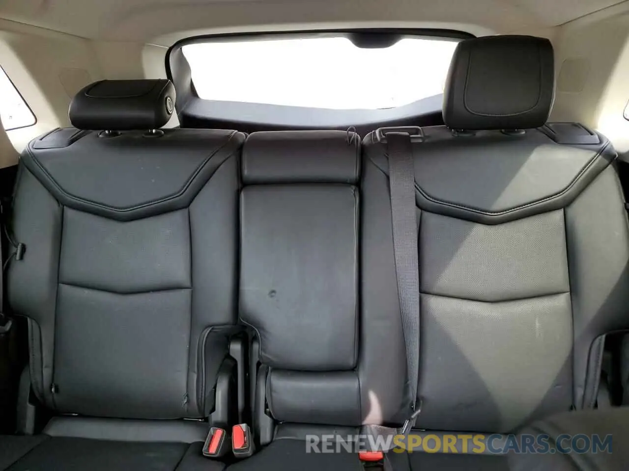 10 Photograph of a damaged car 1GYKNDRS4KZ185376 CADILLAC XT5 2019