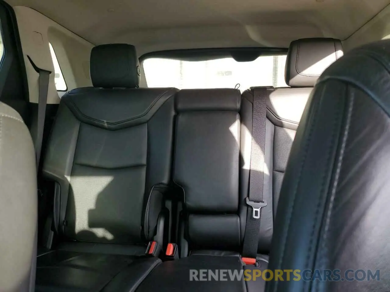 10 Photograph of a damaged car 1GYKNDRS4KZ206002 CADILLAC XT5 2019