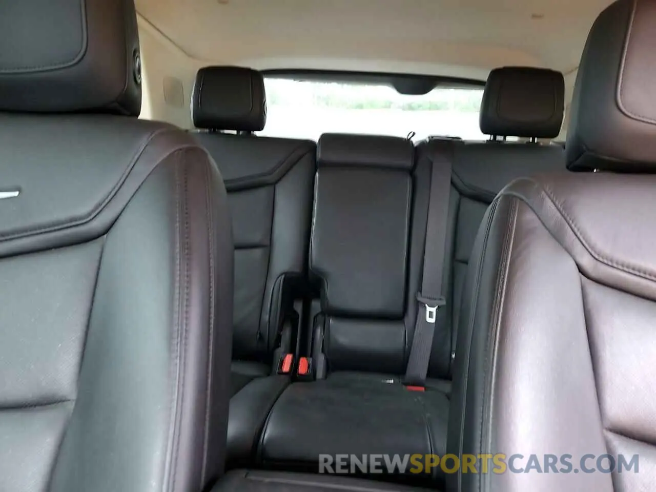 10 Photograph of a damaged car 1GYKNDRS4KZ241140 CADILLAC XT5 2019