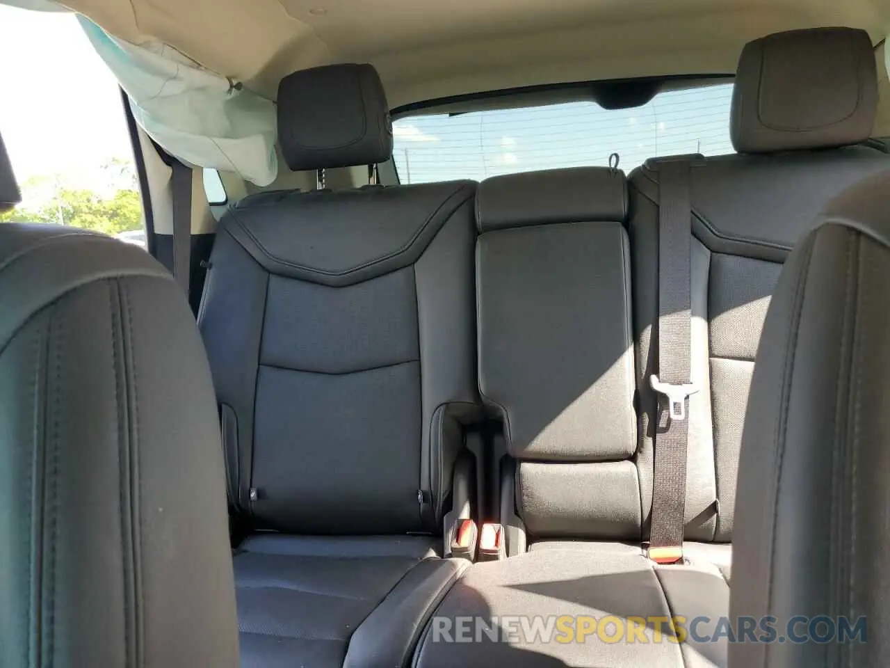 10 Photograph of a damaged car 1GYKNERS1KZ284355 CADILLAC XT5 2019