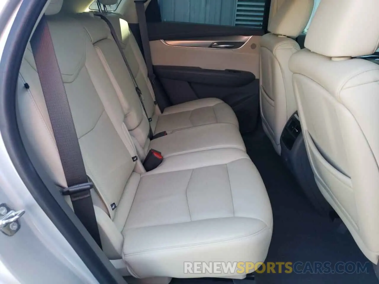 11 Photograph of a damaged car 1GYKNERS3KZ211522 CADILLAC XT5 2019