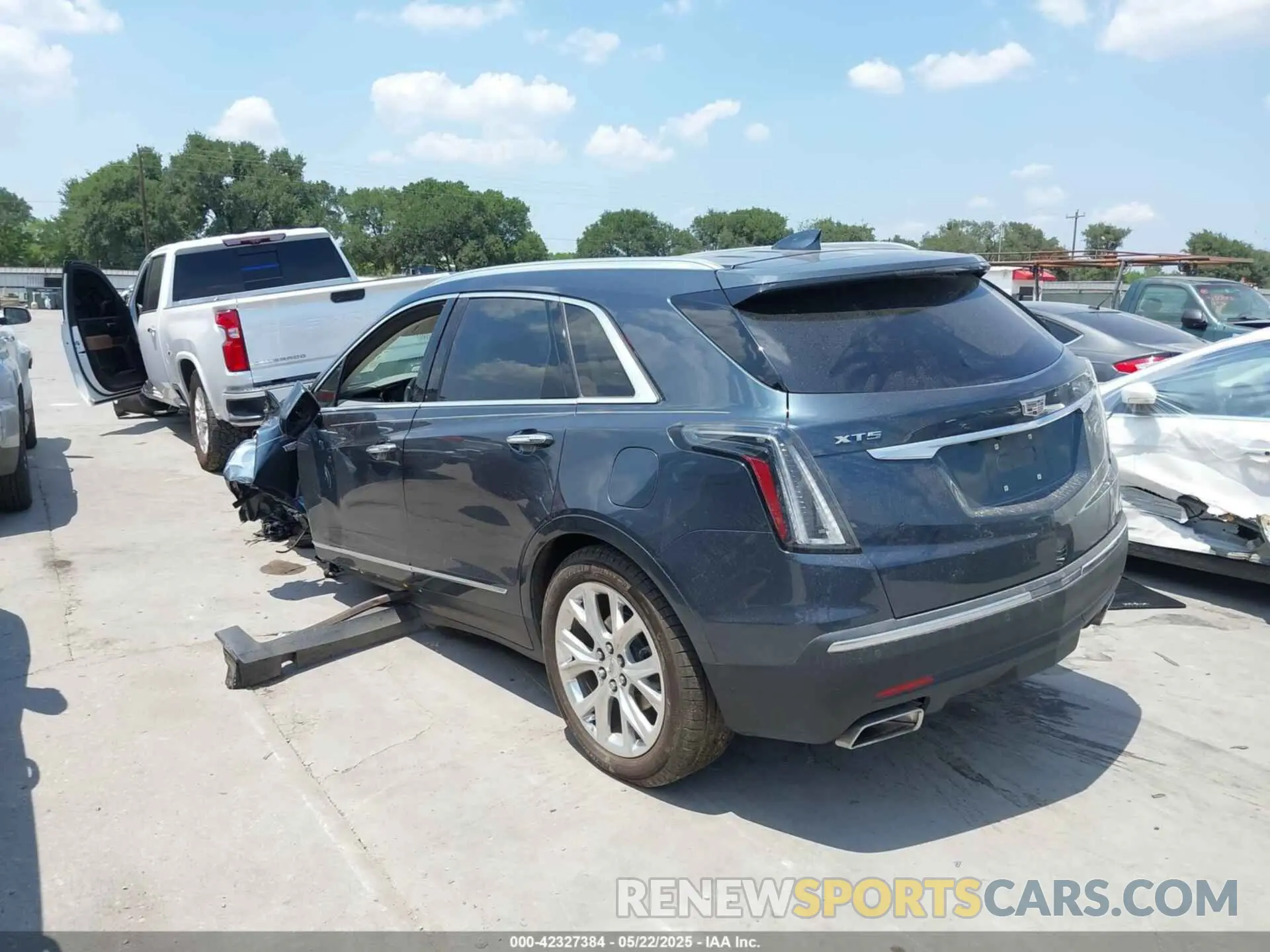 3 Photograph of a damaged car 1GYKNERS7KZ210289 CADILLAC XT5 2019