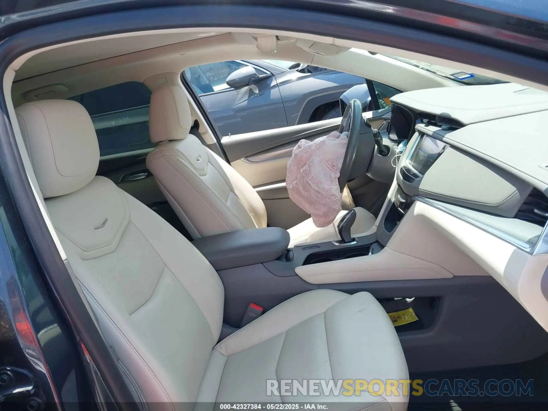 5 Photograph of a damaged car 1GYKNERS7KZ210289 CADILLAC XT5 2019