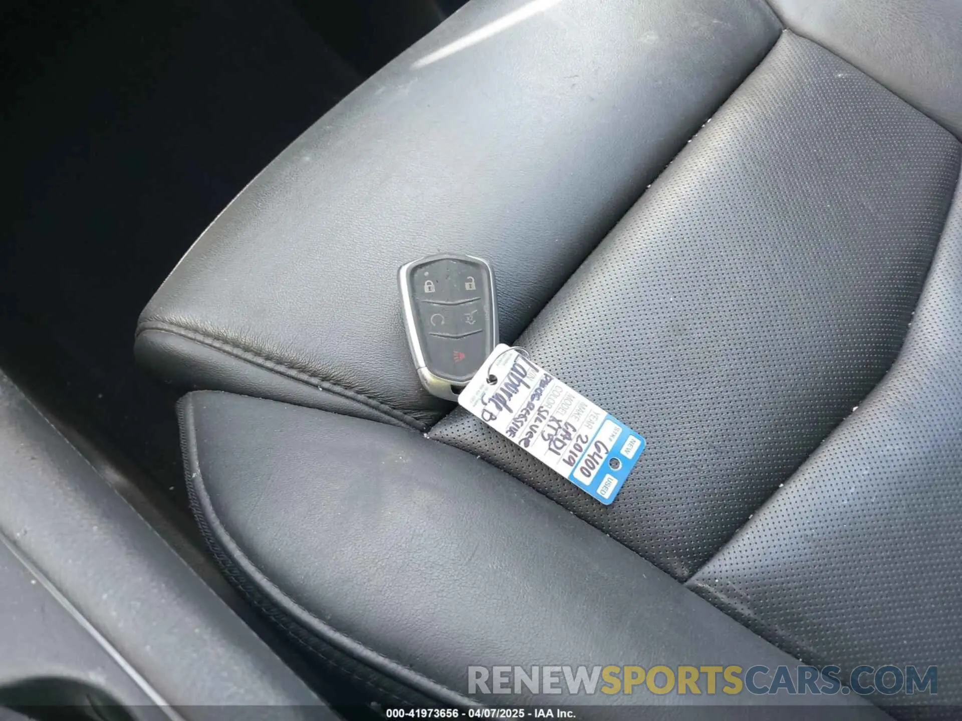 11 Photograph of a damaged car 1GYKNERS8KZ230230 CADILLAC XT5 2019