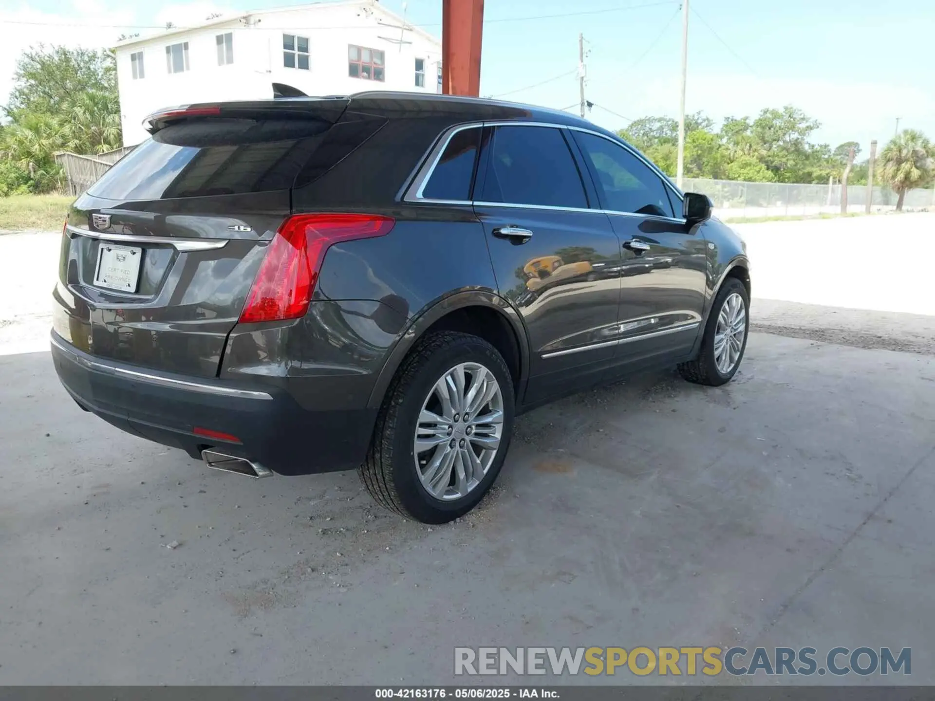 4 Photograph of a damaged car 1GYKNERS9KZ190112 CADILLAC XT5 2019