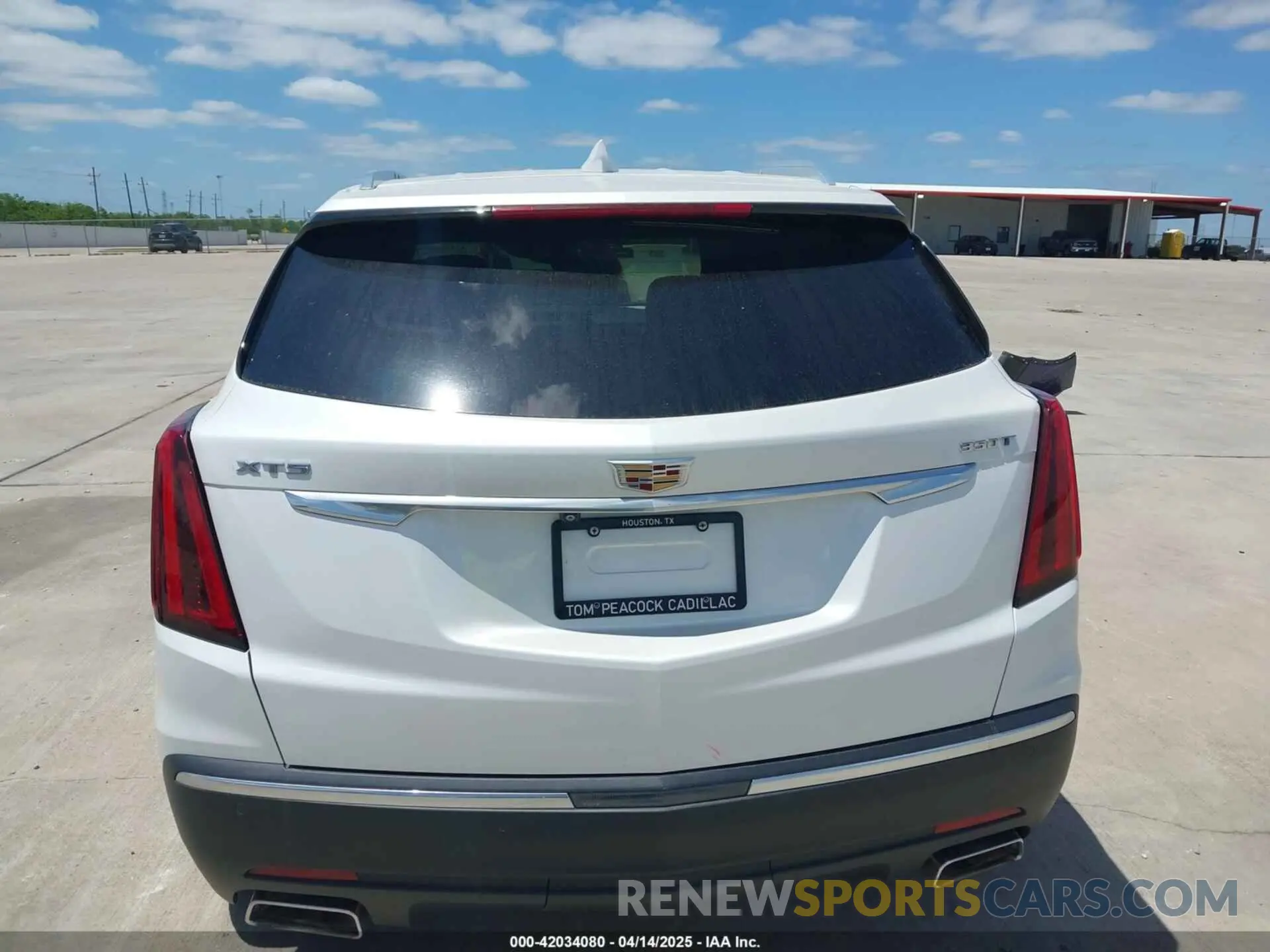 16 Photograph of a damaged car 1GYKNAR40LZ229391 CADILLAC XT5 2020