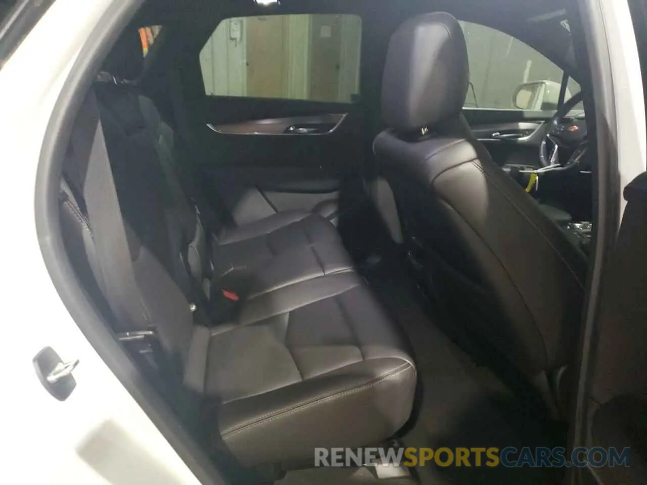 11 Photograph of a damaged car 1GYKNAR42LZ188116 CADILLAC XT5 2020