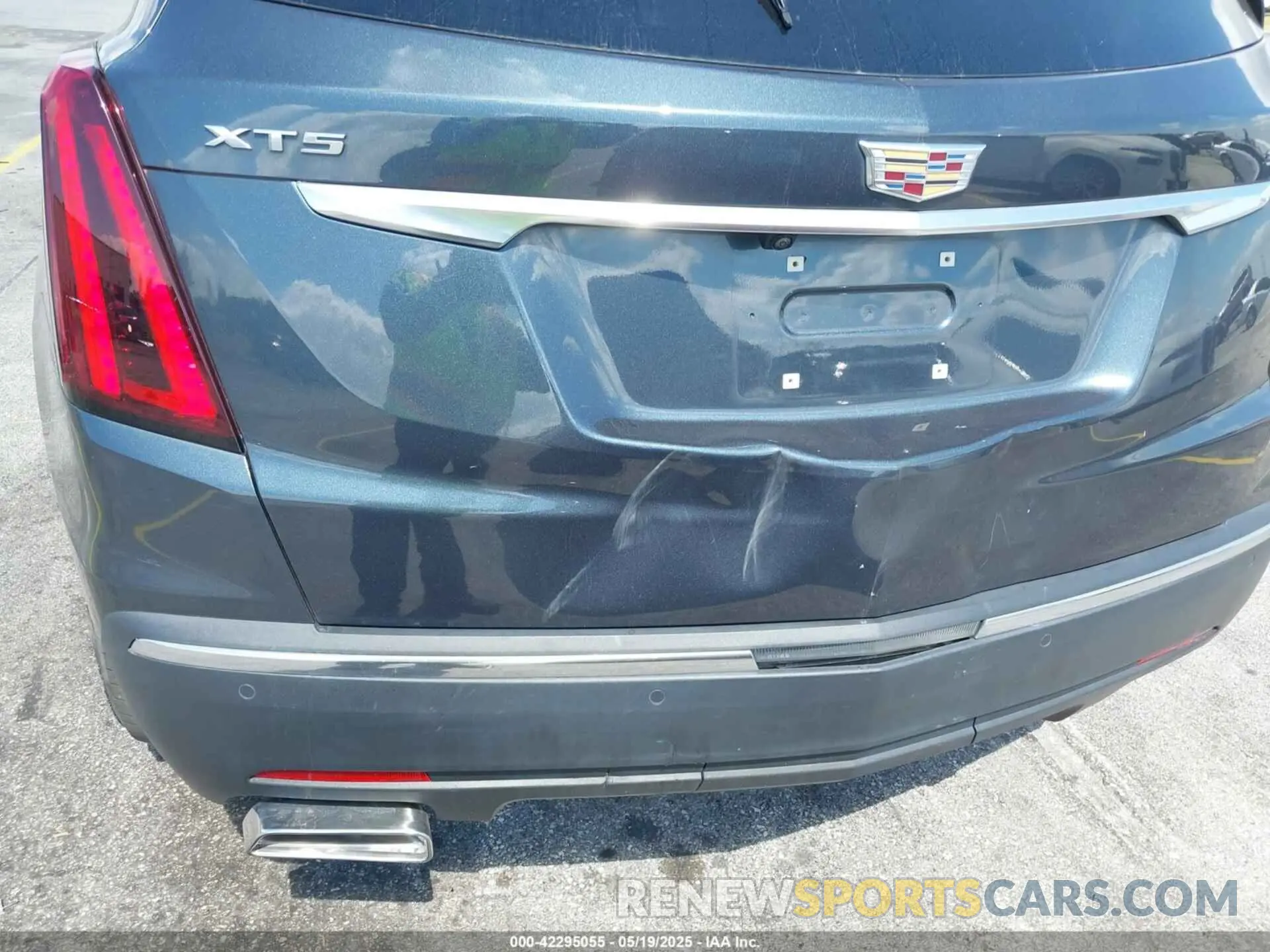 18 Photograph of a damaged car 1GYKNAR45LZ224459 CADILLAC XT5 2020