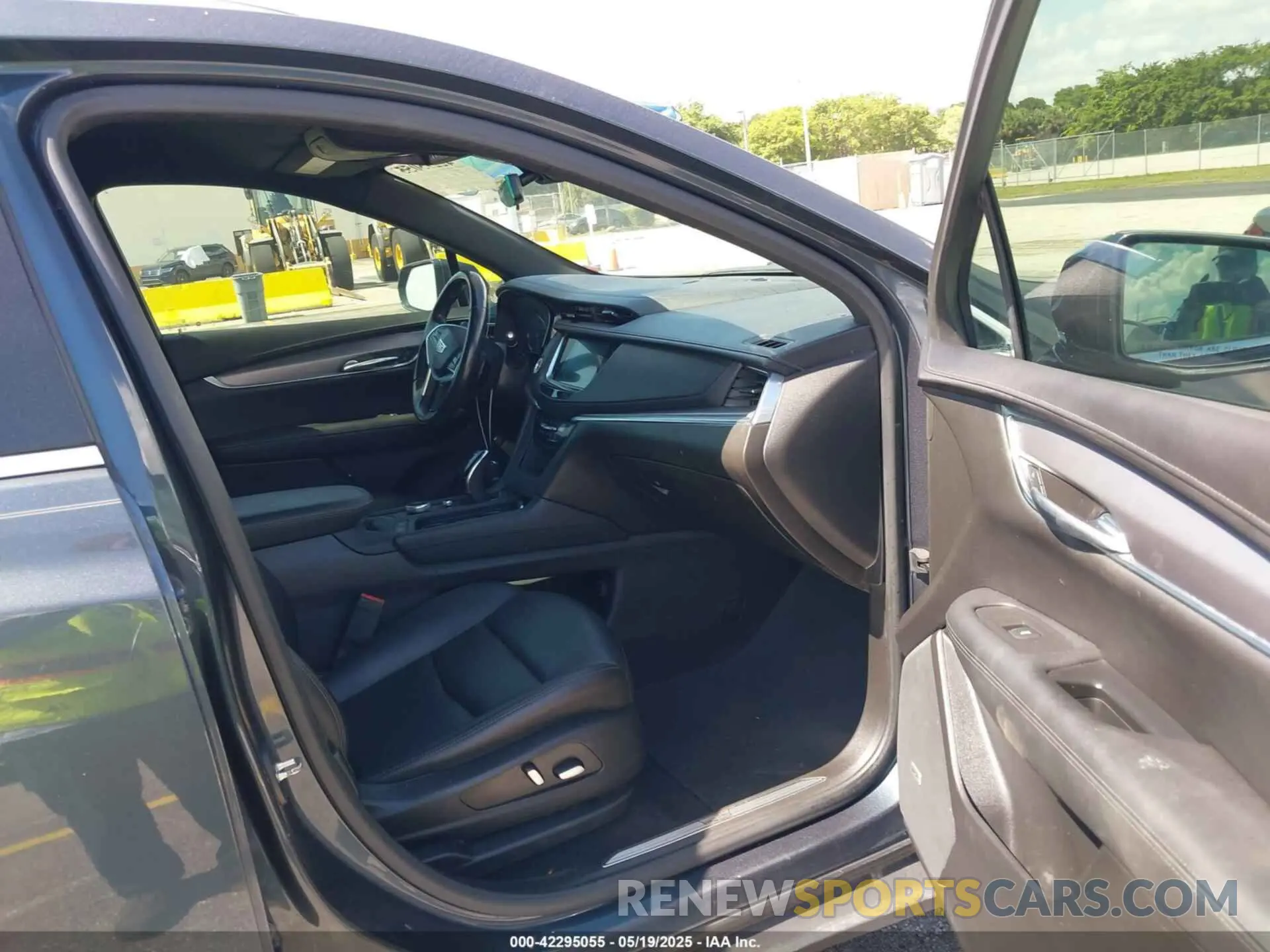 5 Photograph of a damaged car 1GYKNAR45LZ224459 CADILLAC XT5 2020