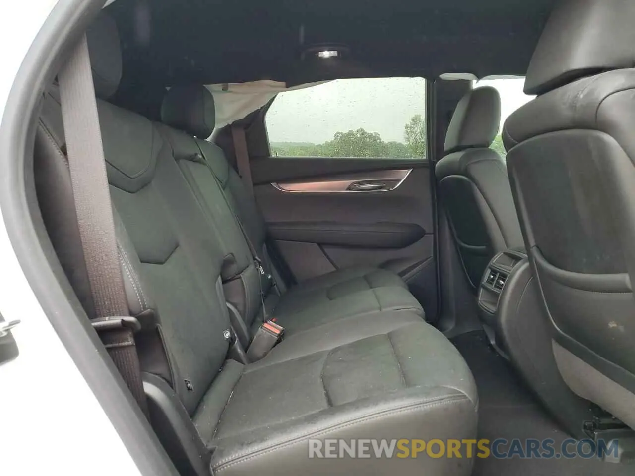 11 Photograph of a damaged car 1GYKNAR4XLZ235635 CADILLAC XT5 2020