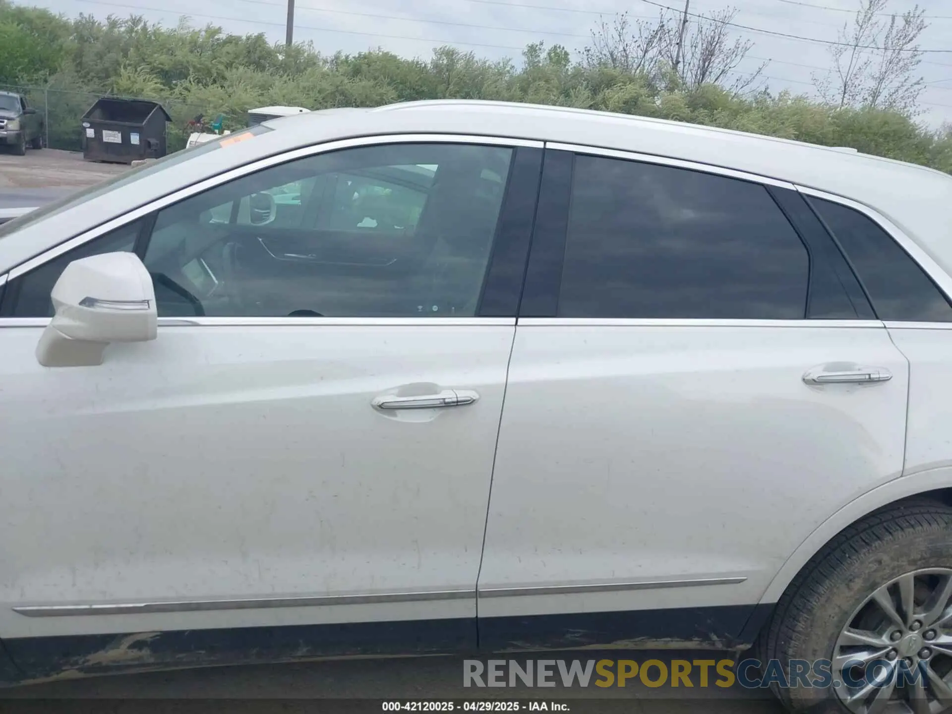 15 Photograph of a damaged car 1GYKNCR49LZ239803 CADILLAC XT5 2020