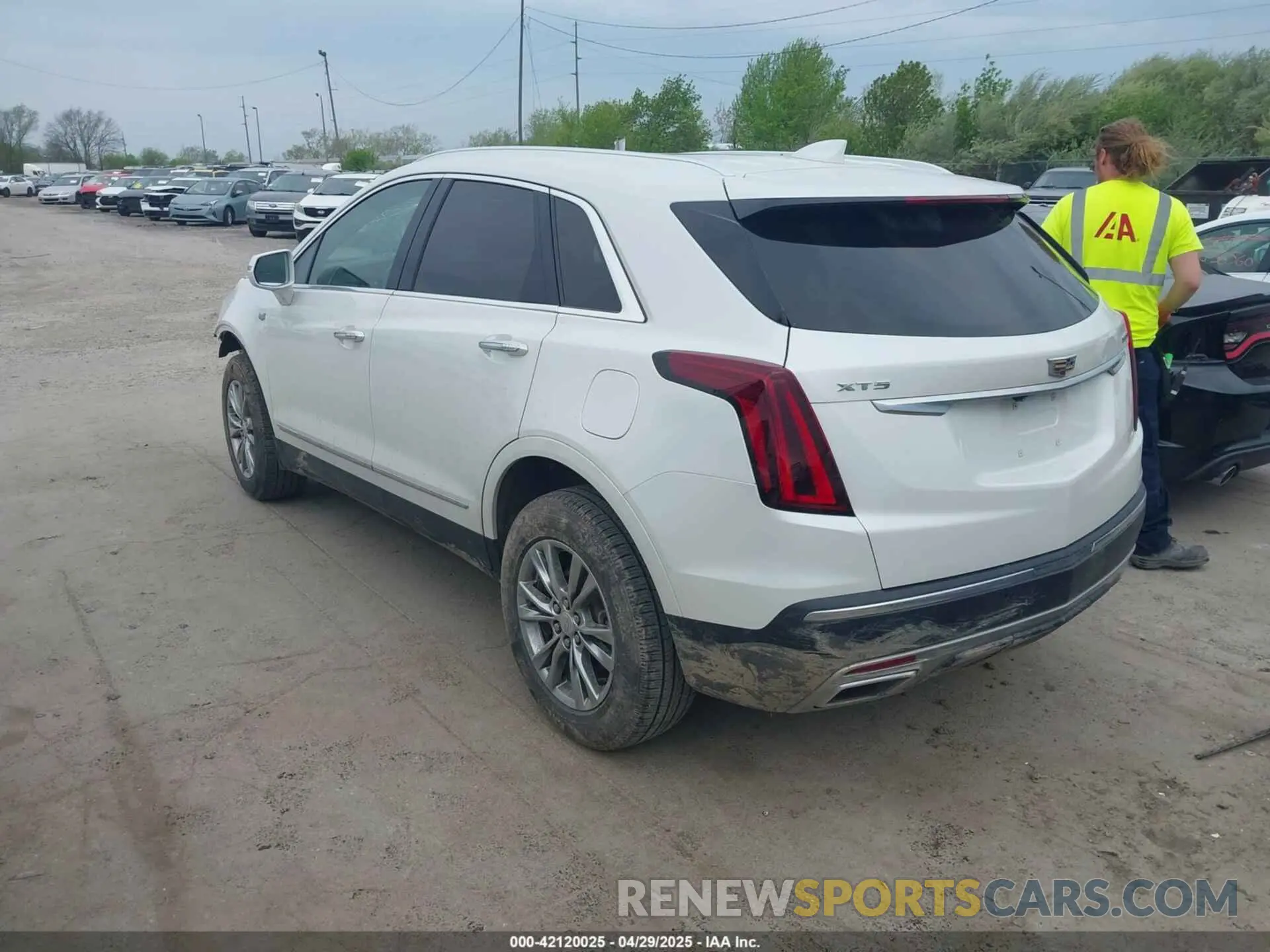 3 Photograph of a damaged car 1GYKNCR49LZ239803 CADILLAC XT5 2020