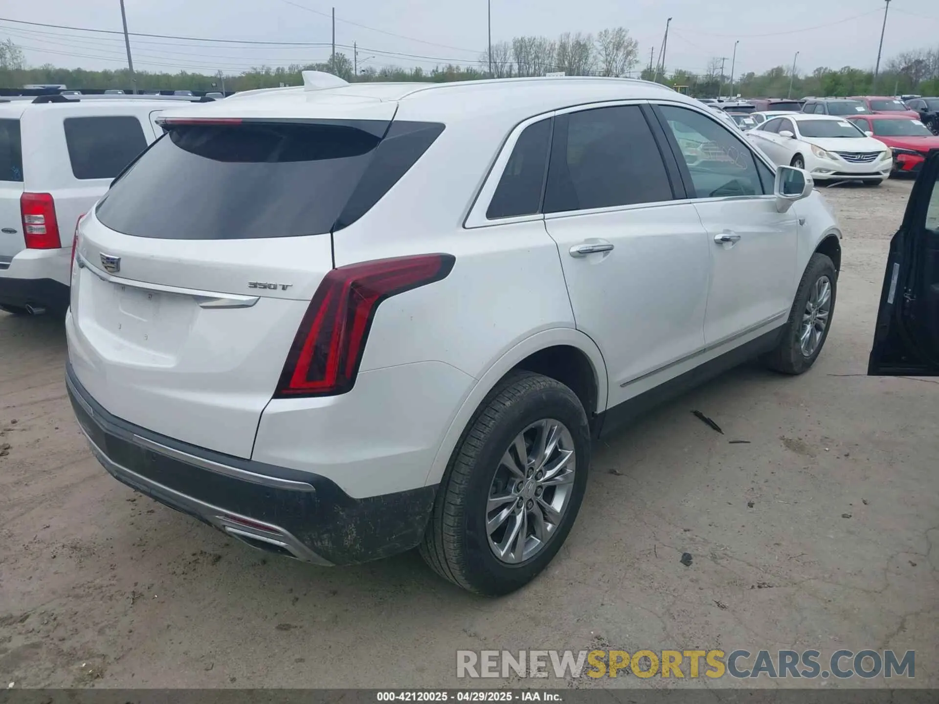 4 Photograph of a damaged car 1GYKNCR49LZ239803 CADILLAC XT5 2020