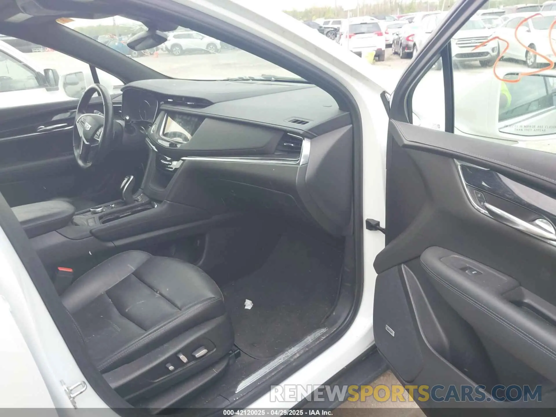 5 Photograph of a damaged car 1GYKNCR49LZ239803 CADILLAC XT5 2020