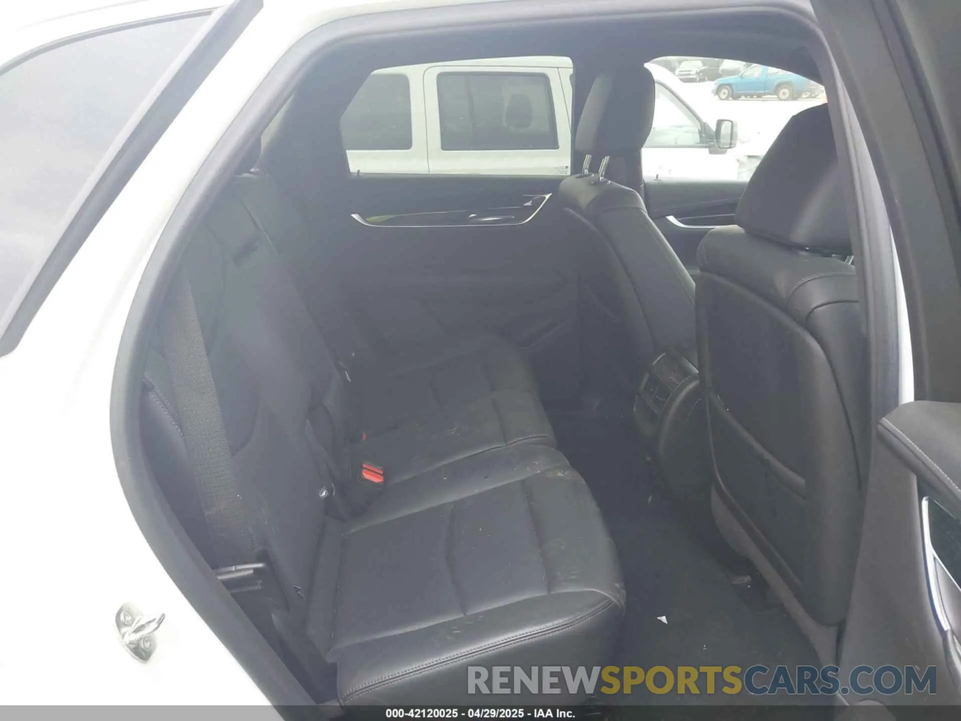8 Photograph of a damaged car 1GYKNCR49LZ239803 CADILLAC XT5 2020