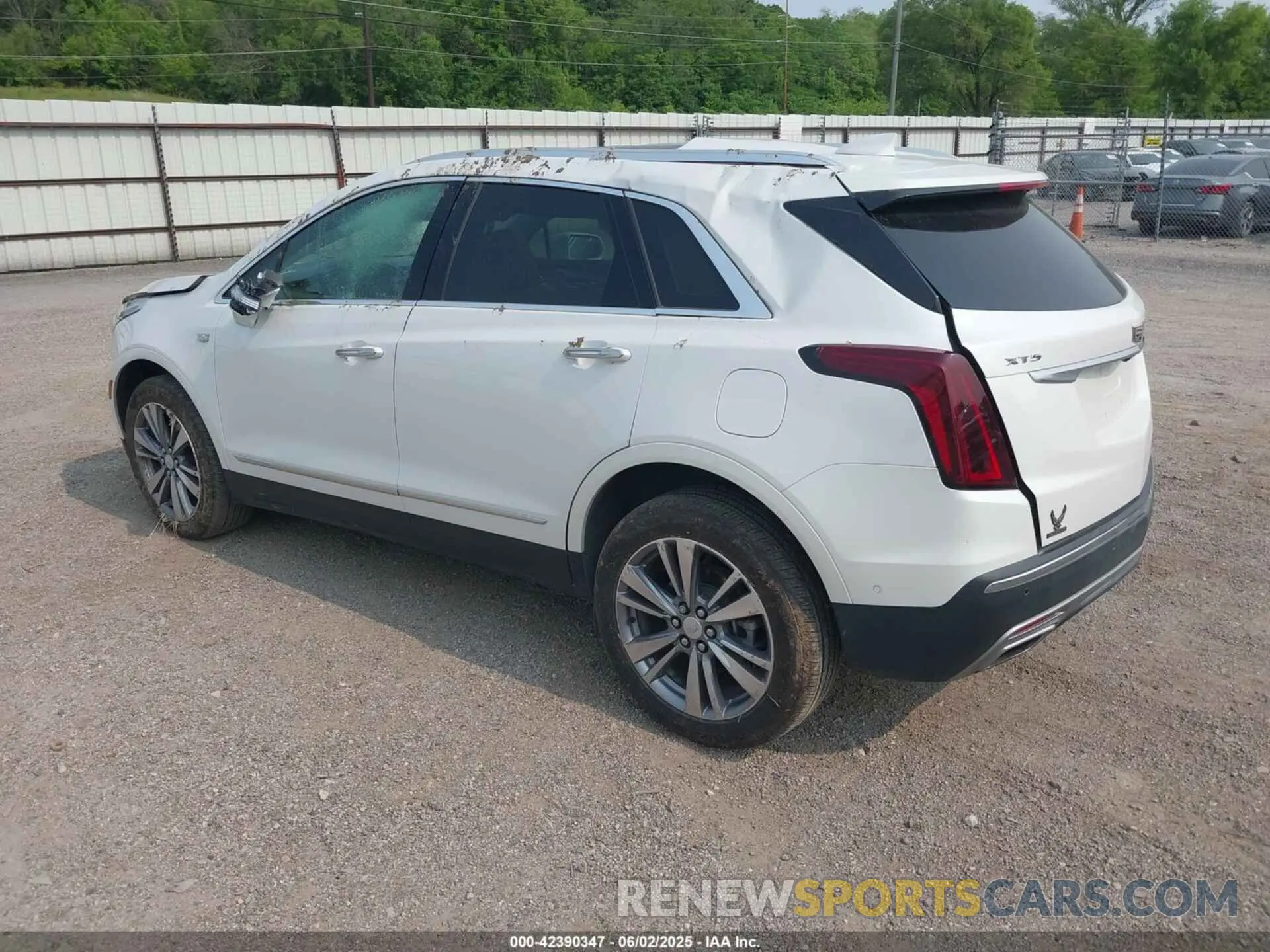 3 Photograph of a damaged car 1GYKNCRS0LZ116986 CADILLAC XT5 2020