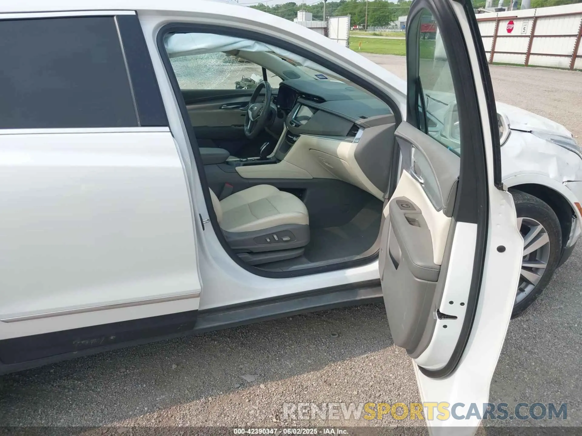 5 Photograph of a damaged car 1GYKNCRS0LZ116986 CADILLAC XT5 2020