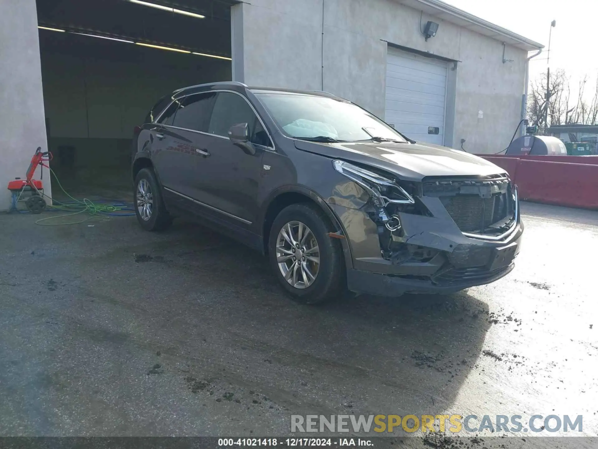1 Photograph of a damaged car 1GYKNCRS0LZ122920 CADILLAC XT5 2020