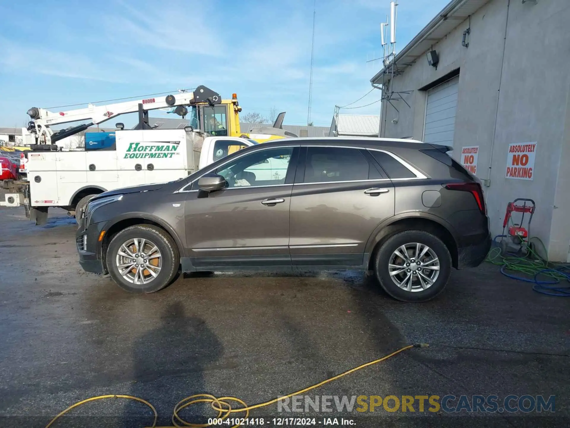 14 Photograph of a damaged car 1GYKNCRS0LZ122920 CADILLAC XT5 2020