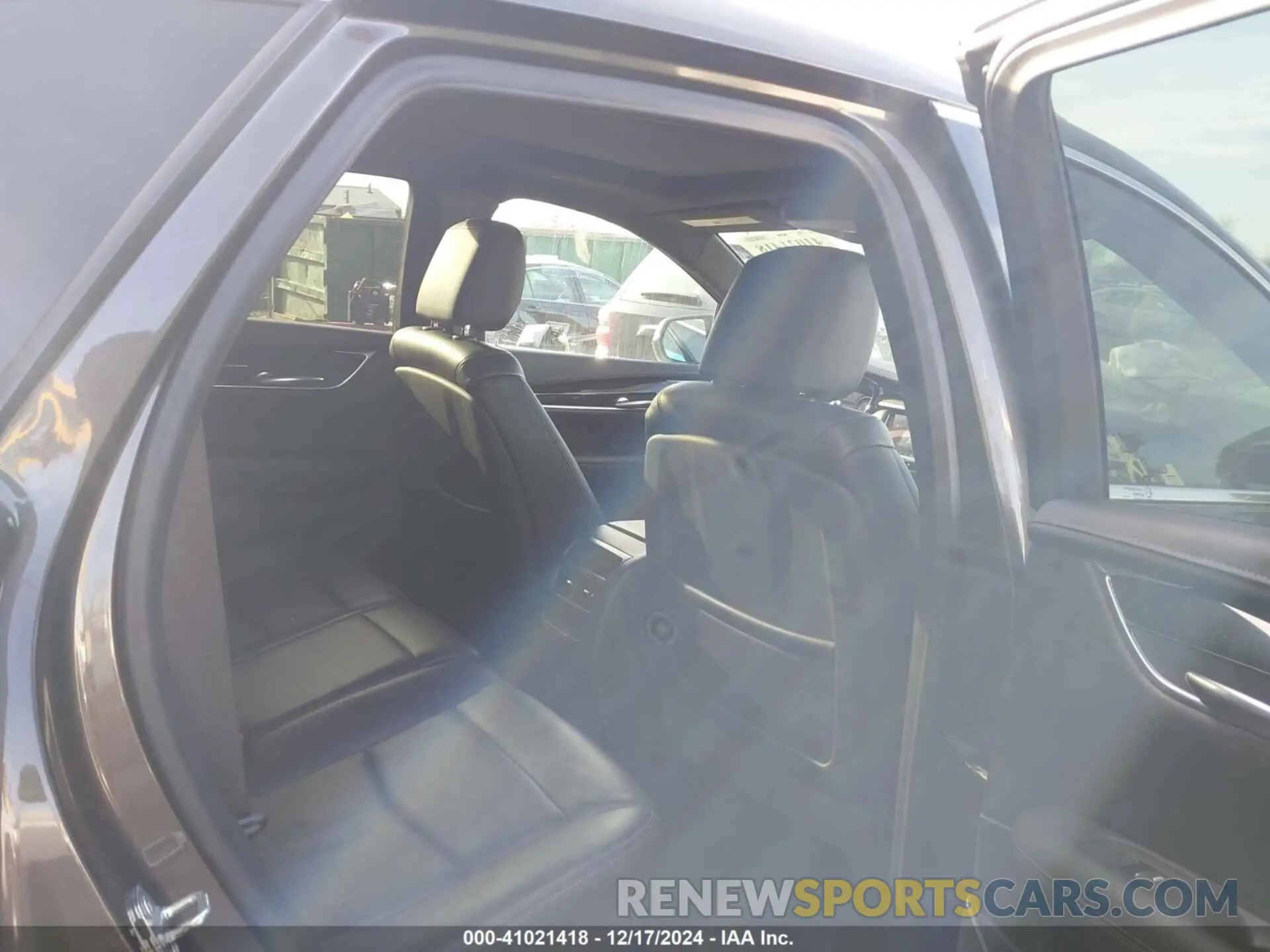 8 Photograph of a damaged car 1GYKNCRS0LZ122920 CADILLAC XT5 2020