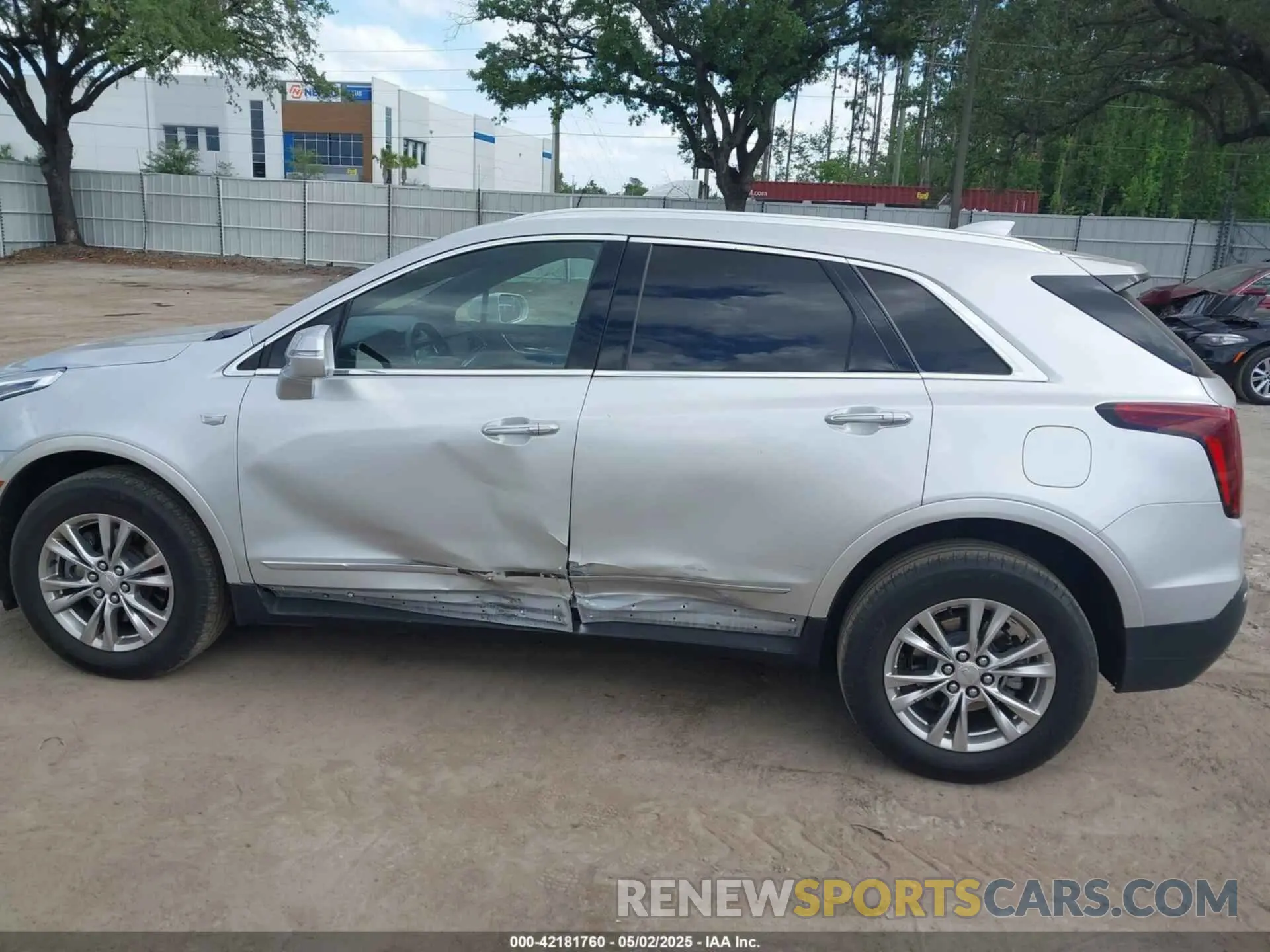 14 Photograph of a damaged car 1GYKNCRS0LZ187525 CADILLAC XT5 2020