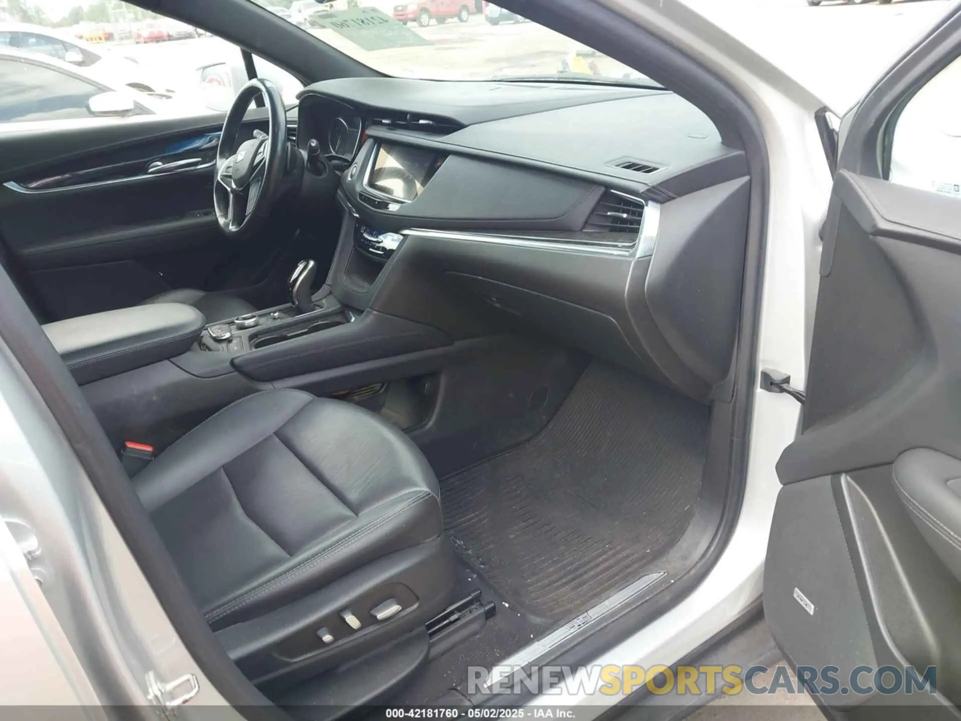 5 Photograph of a damaged car 1GYKNCRS0LZ187525 CADILLAC XT5 2020