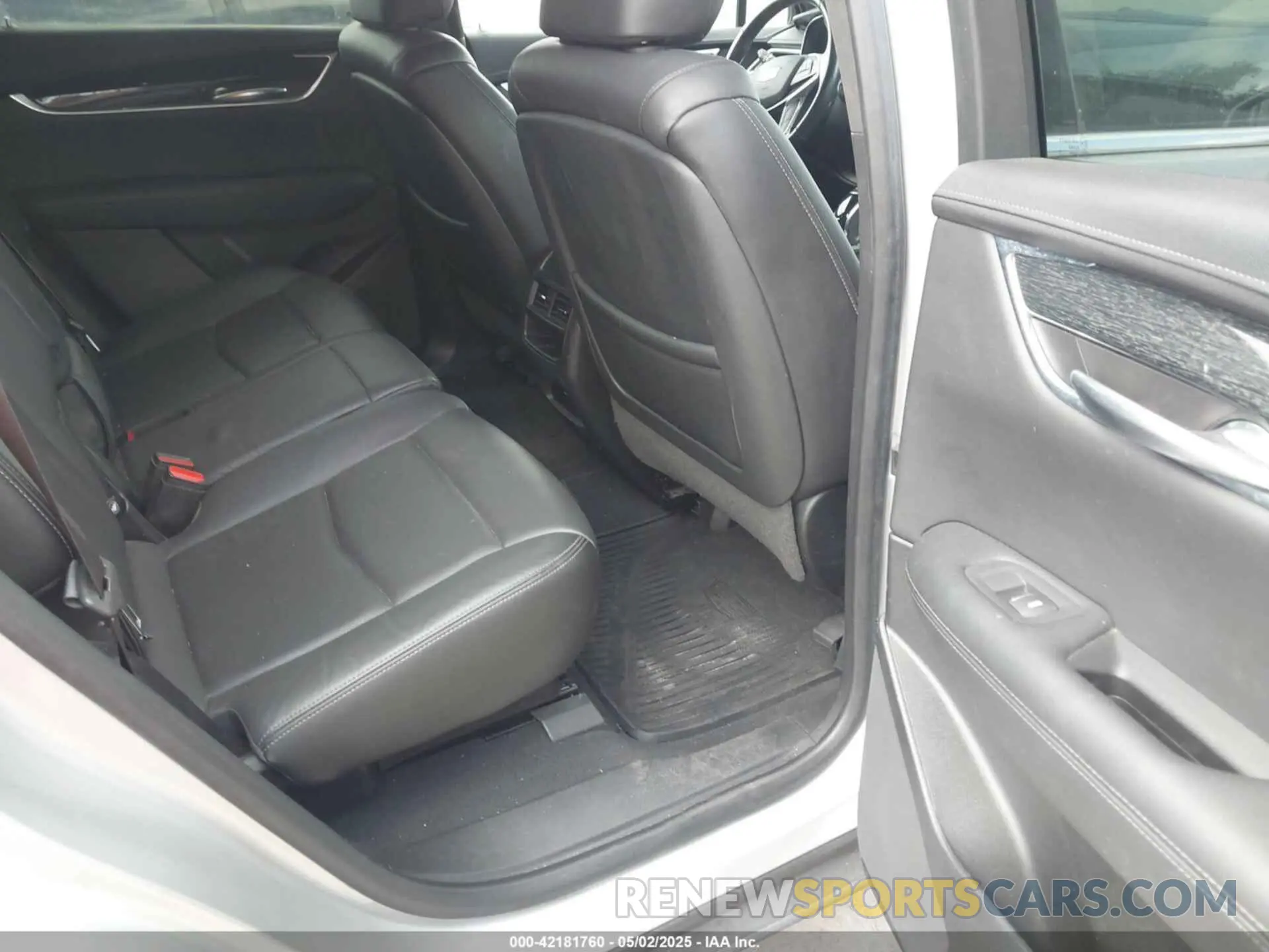 8 Photograph of a damaged car 1GYKNCRS0LZ187525 CADILLAC XT5 2020