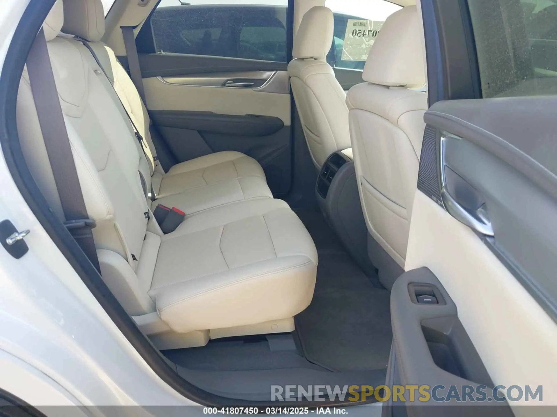 8 Photograph of a damaged car 1GYKNCRS1LZ110761 CADILLAC XT5 2020