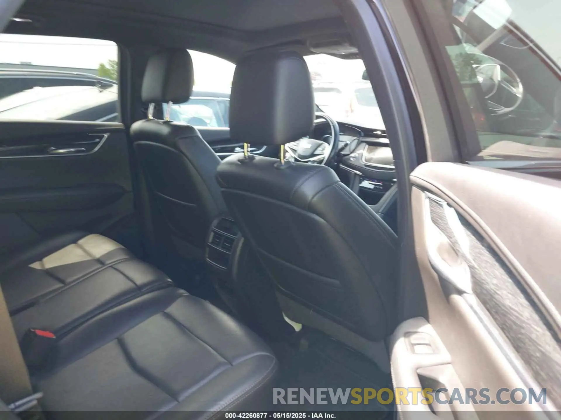 8 Photograph of a damaged car 1GYKNCRS3LZ135175 CADILLAC XT5 2020