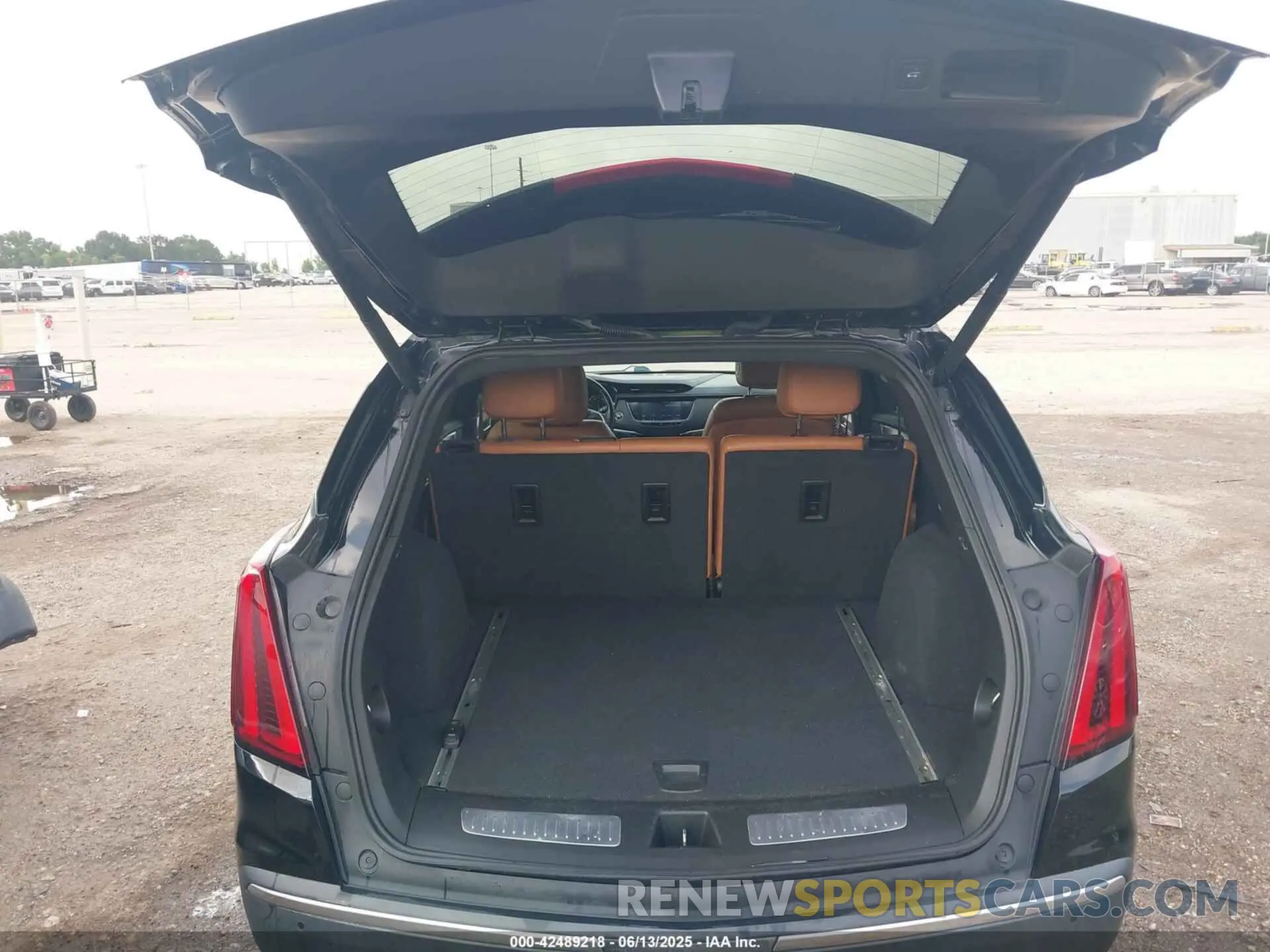 18 Photograph of a damaged car 1GYKNCRS4LZ190170 CADILLAC XT5 2020