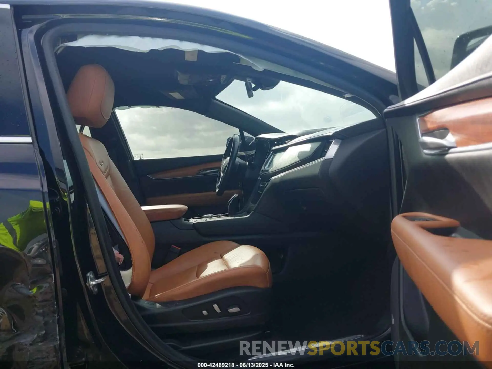 5 Photograph of a damaged car 1GYKNCRS4LZ190170 CADILLAC XT5 2020