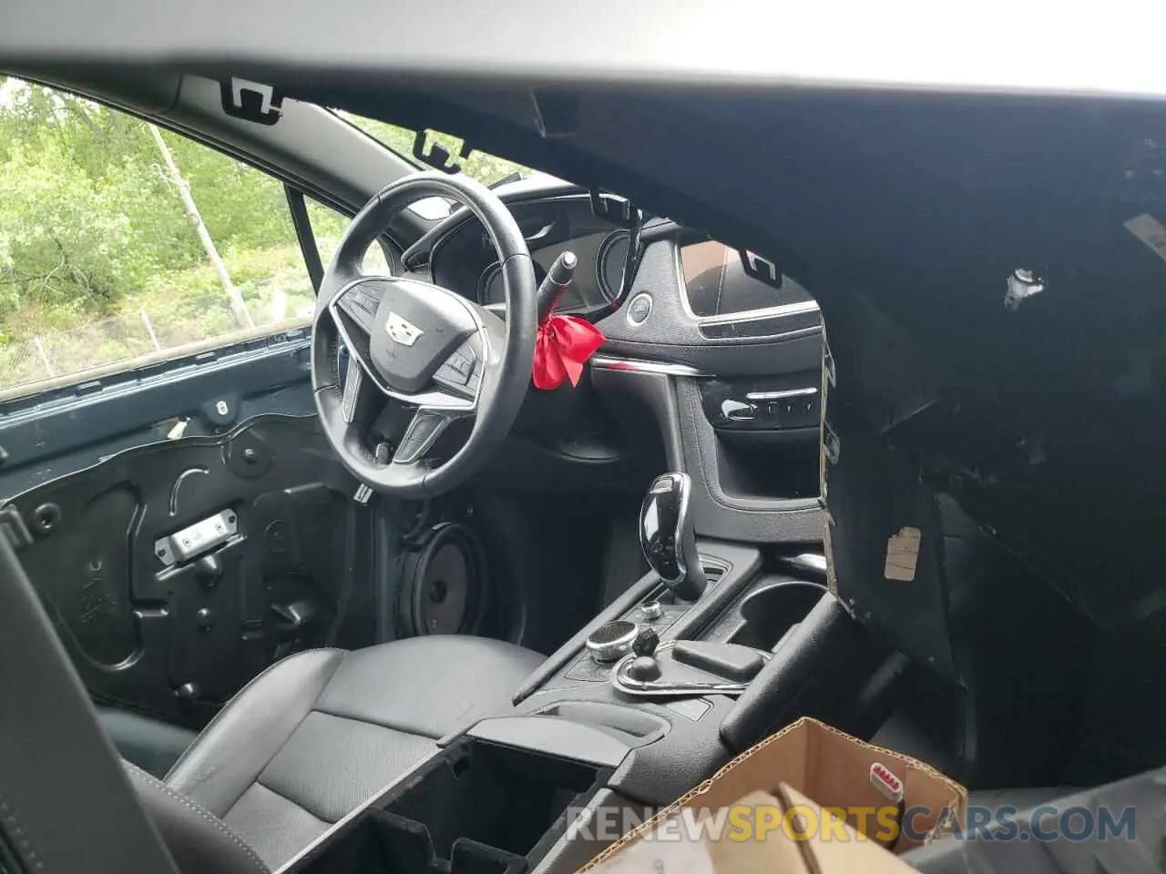 8 Photograph of a damaged car 1GYKNDRS4LZ135899 CADILLAC XT5 2020