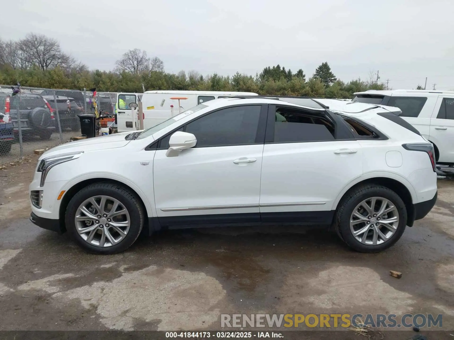 14 Photograph of a damaged car 1GYKNHRS5LZ238370 CADILLAC XT5 2020
