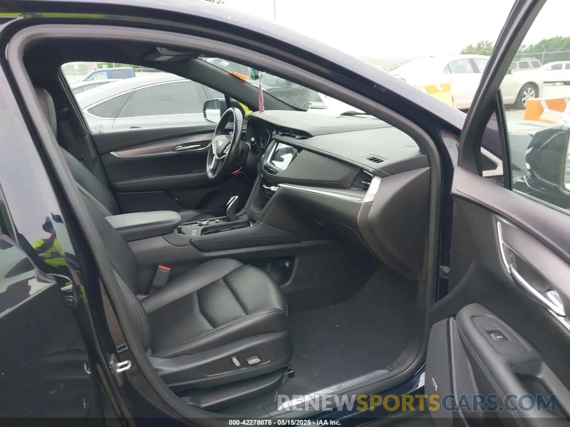 5 Photograph of a damaged car 1GYKNAR42MZ131870 CADILLAC XT5 2021