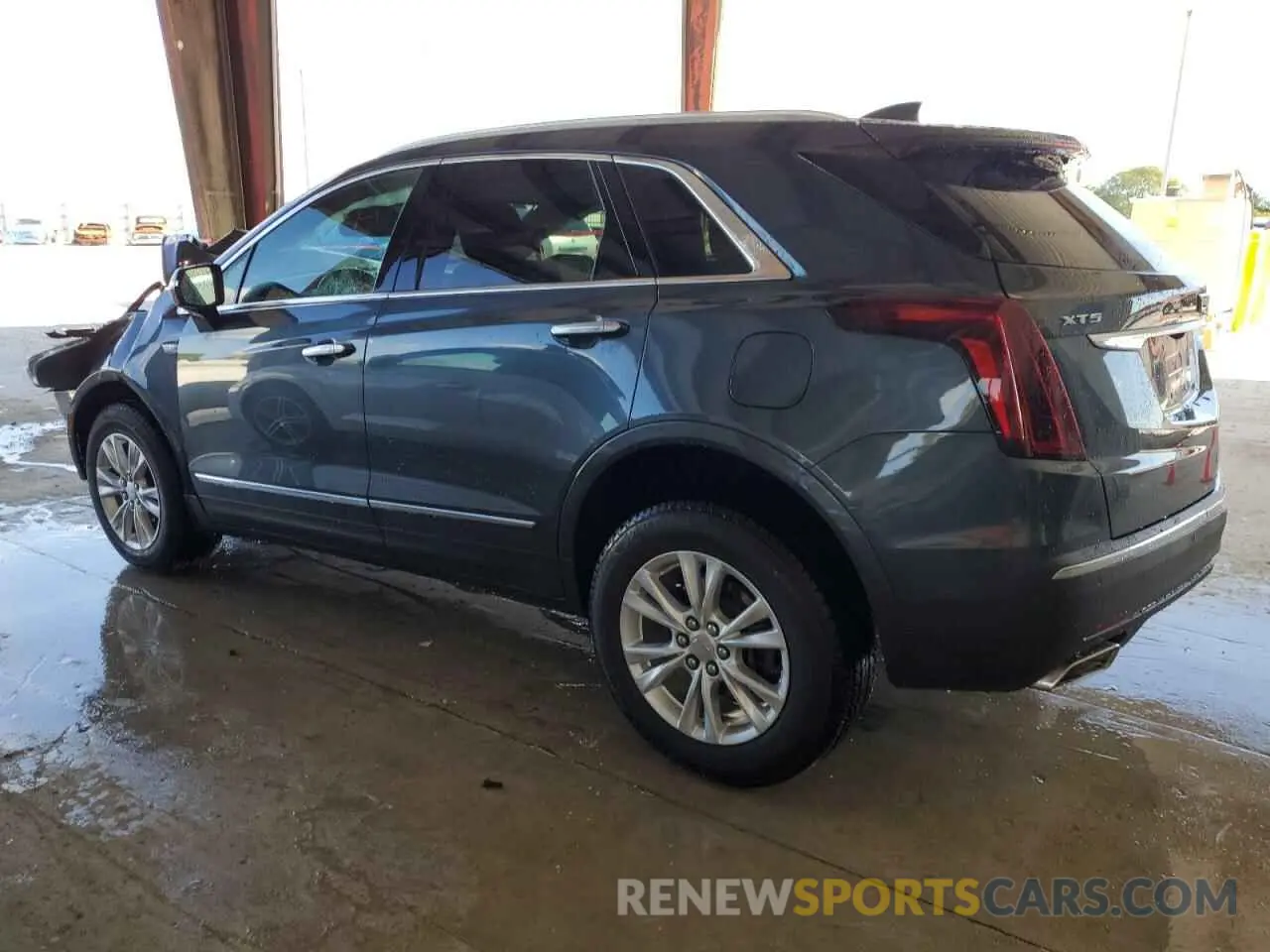 2 Photograph of a damaged car 1GYKNAR45MZ111712 CADILLAC XT5 2021