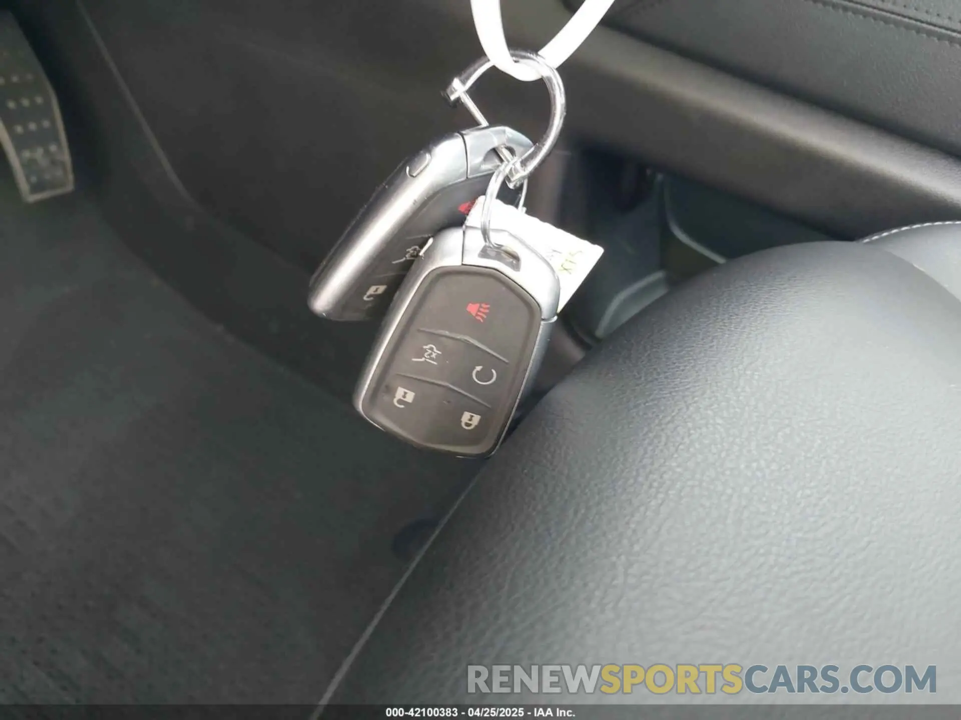 11 Photograph of a damaged car 1GYKNAR48MZ110599 CADILLAC XT5 2021