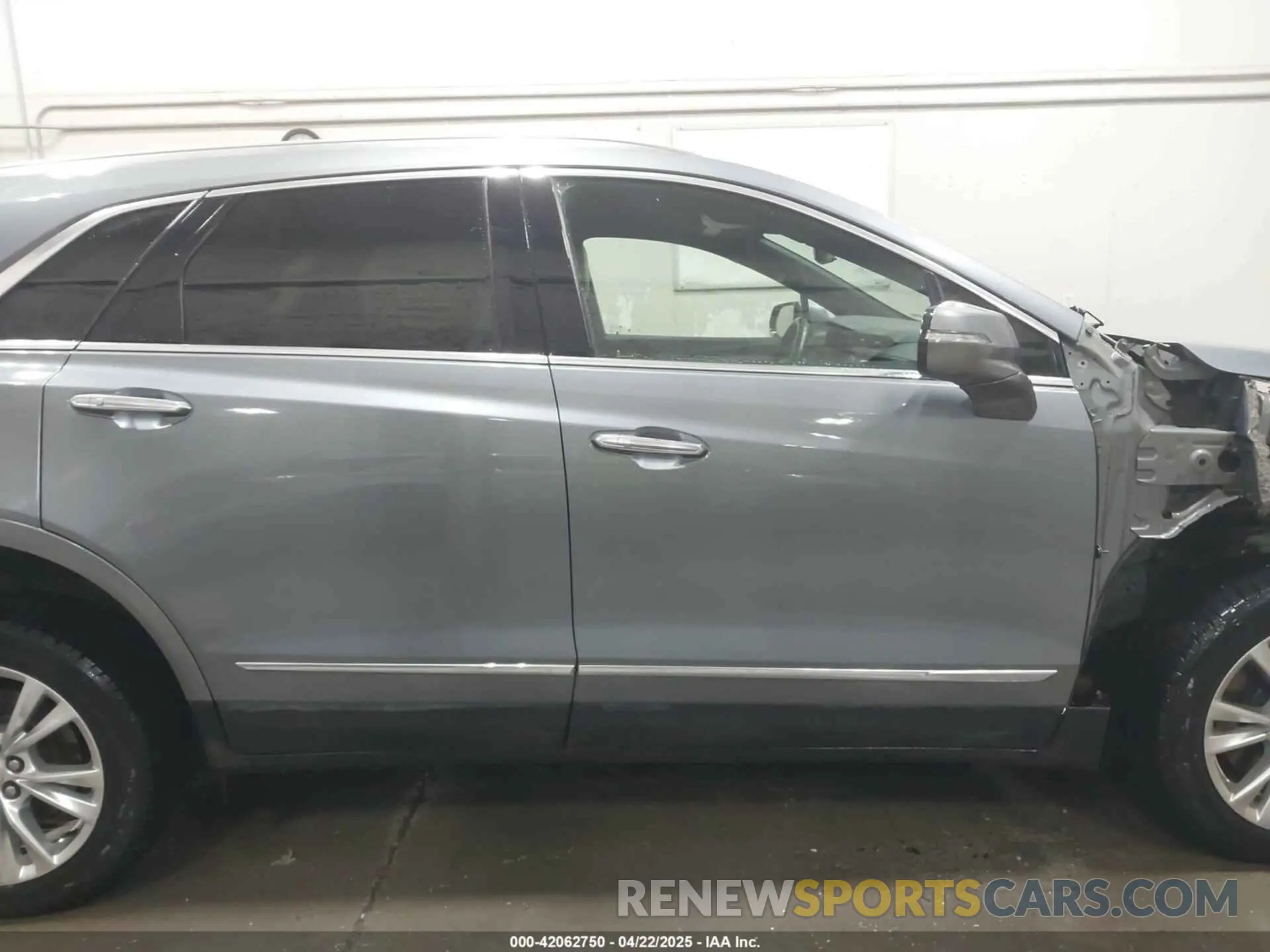 14 Photograph of a damaged car 1GYKNBR42MZ165944 CADILLAC XT5 2021