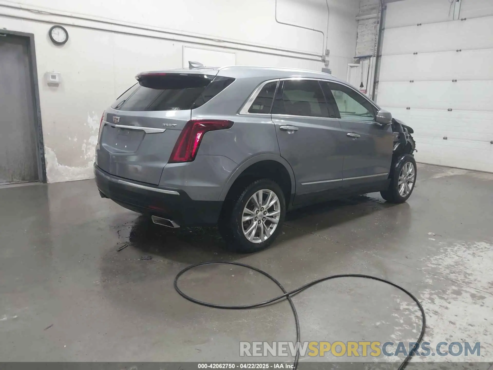 4 Photograph of a damaged car 1GYKNBR42MZ165944 CADILLAC XT5 2021